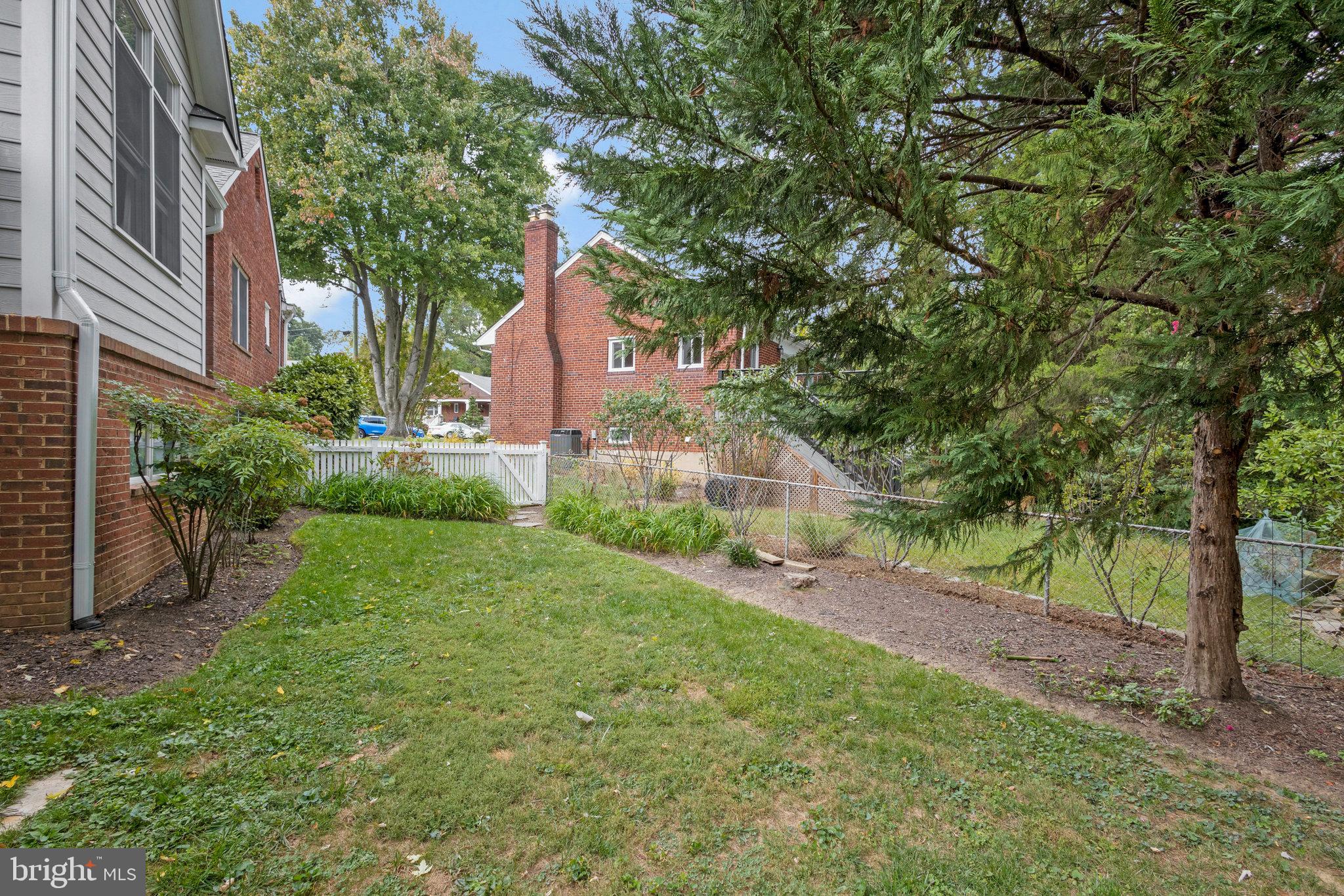 OVER LEE KNOLLS - Residential