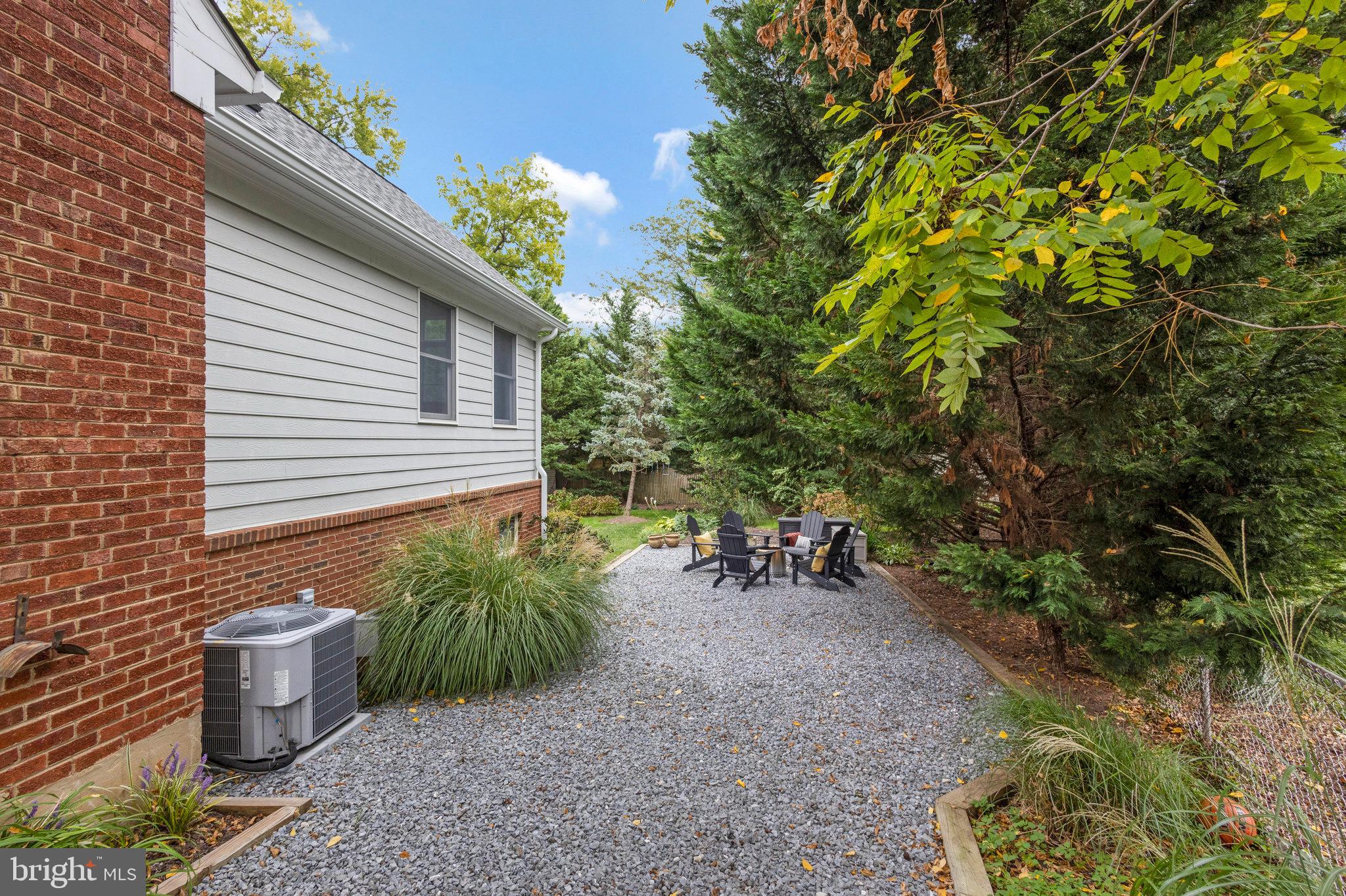 OVER LEE KNOLLS - Residential