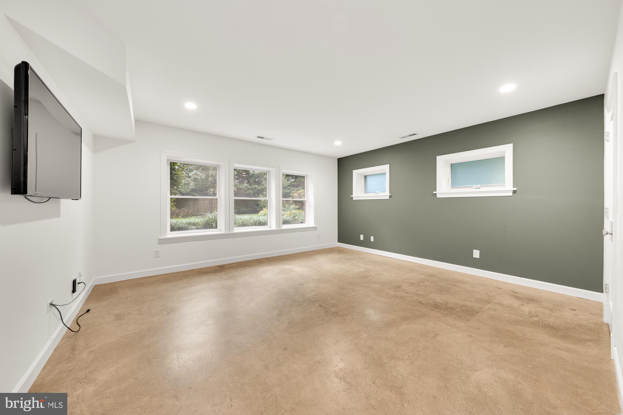 OVER LEE KNOLLS - Residential