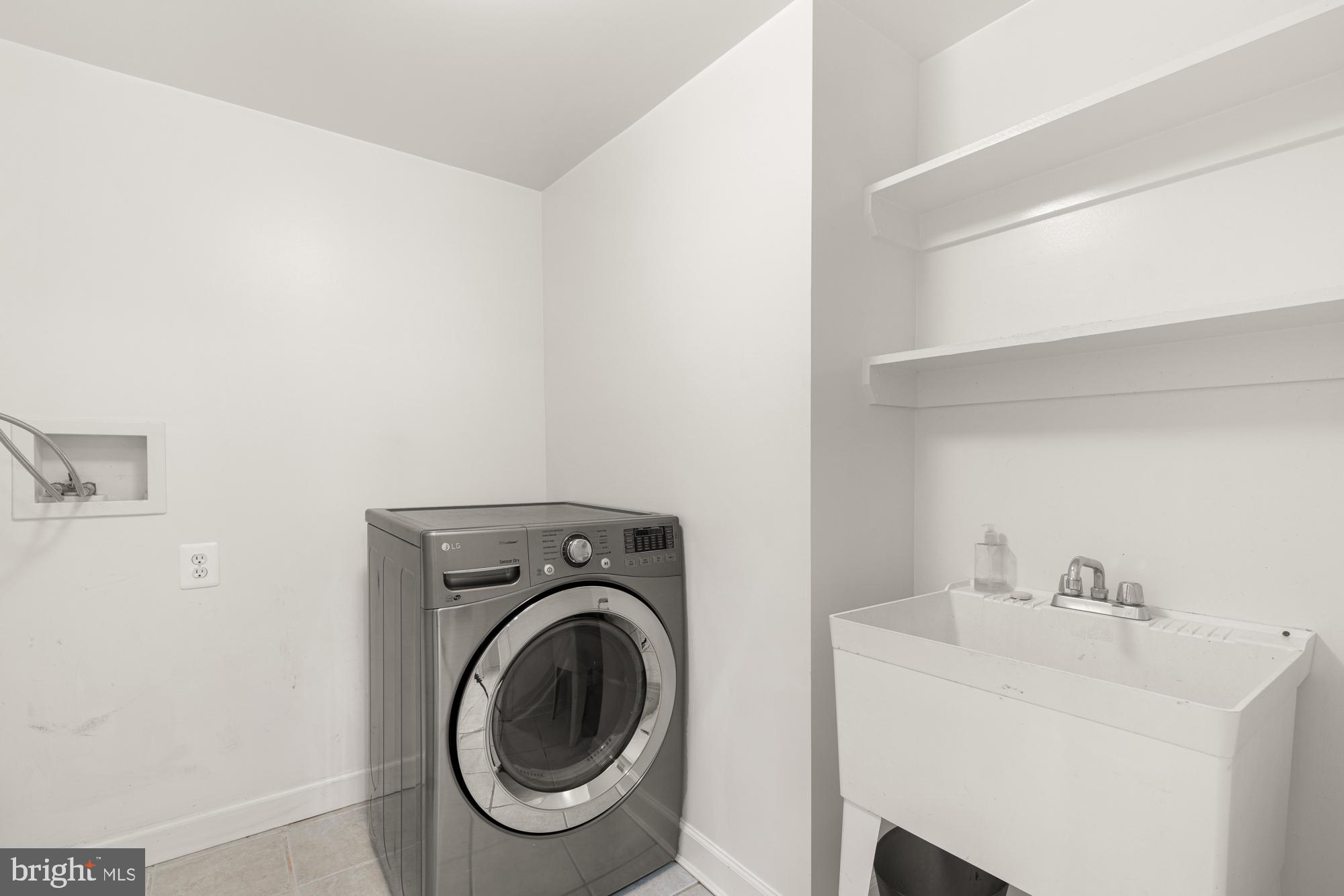 OVER LEE KNOLLS - Residential