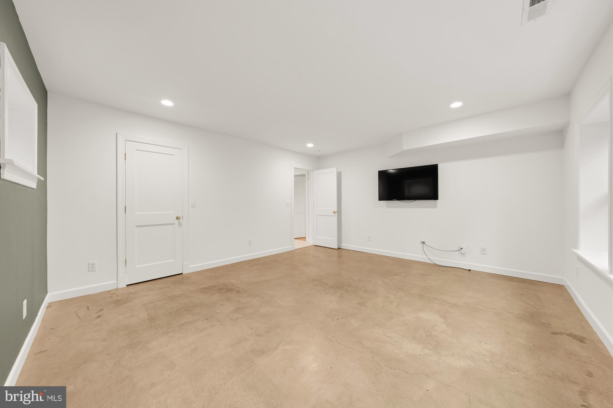 OVER LEE KNOLLS - Residential