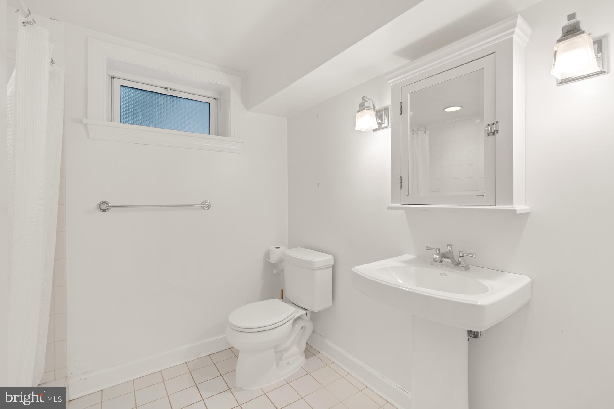 OVER LEE KNOLLS - Residential