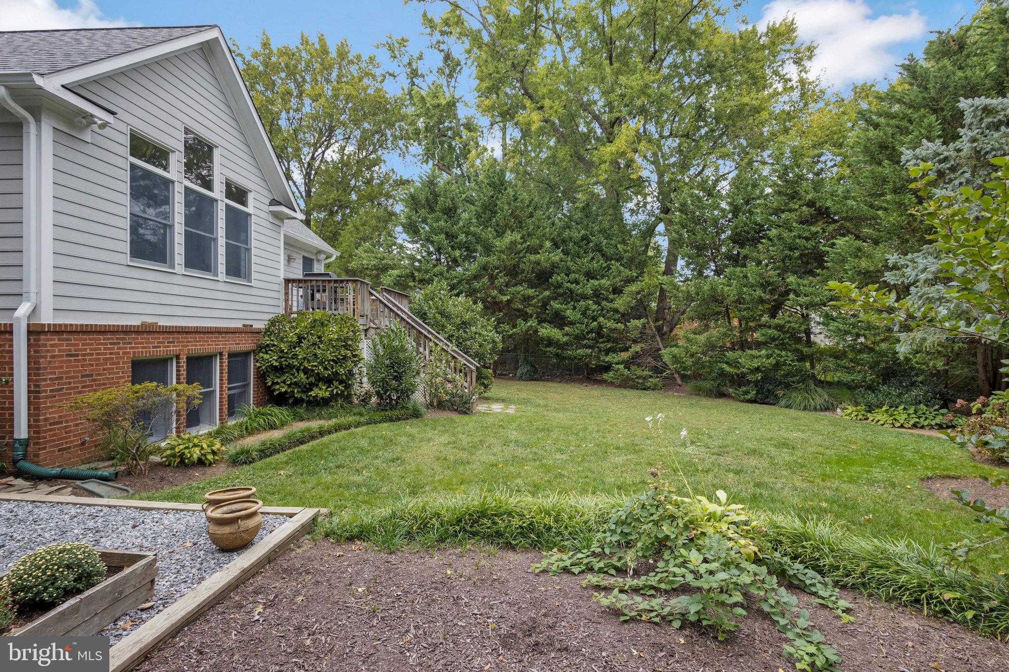 OVER LEE KNOLLS - Residential