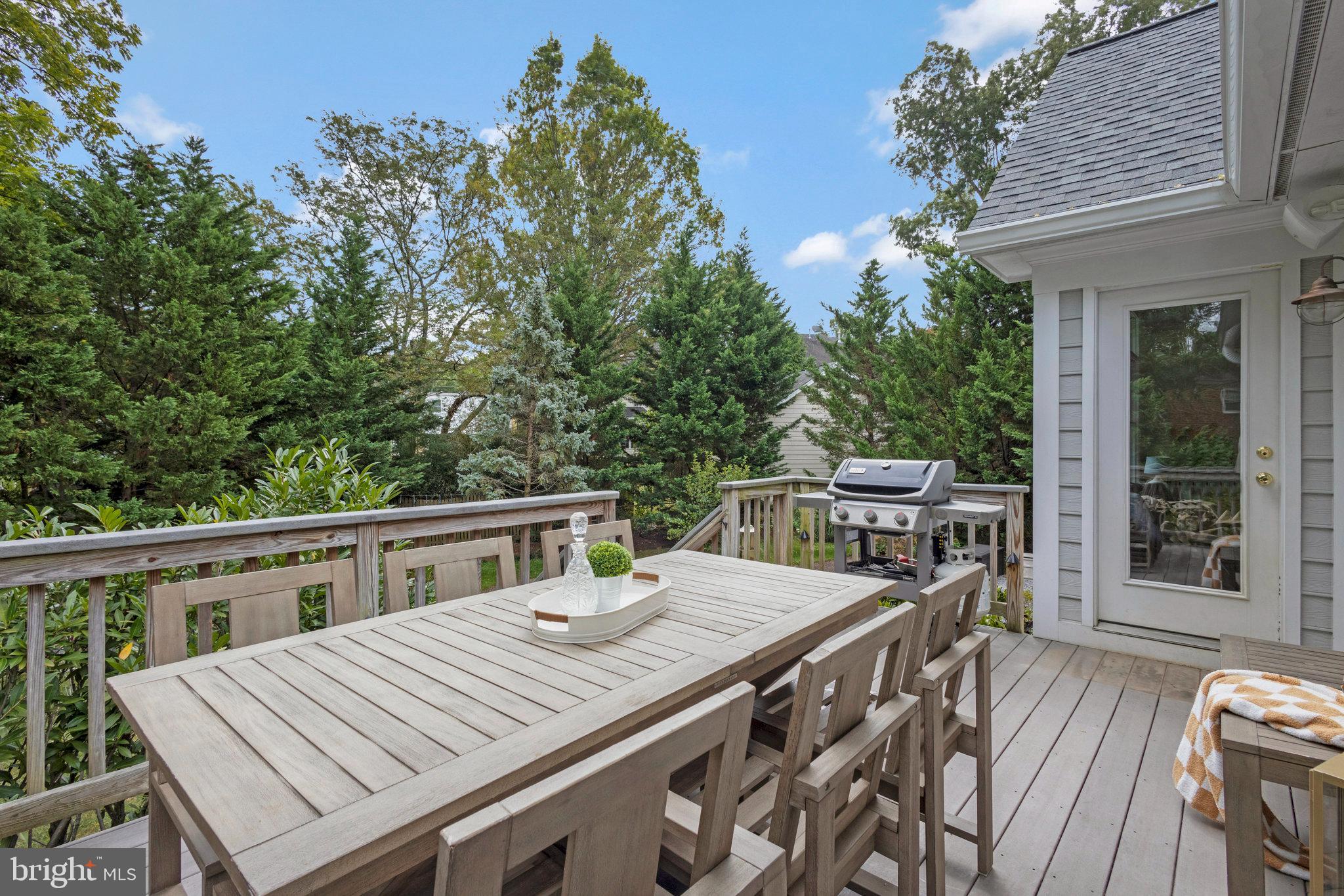 OVER LEE KNOLLS - Residential