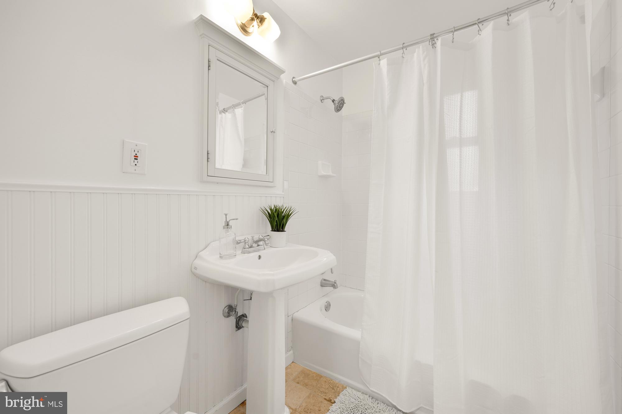 OVER LEE KNOLLS - Residential