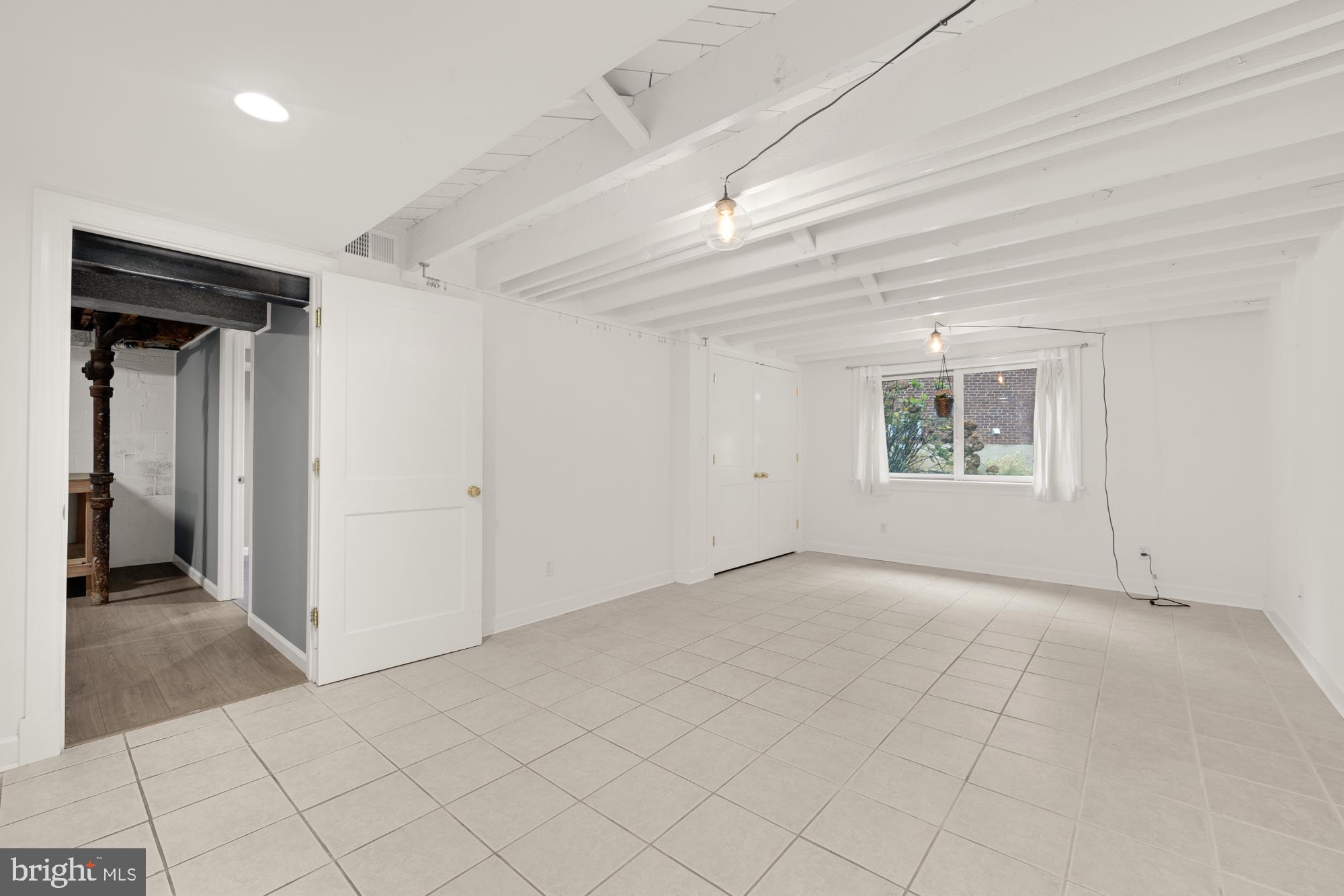 OVER LEE KNOLLS - Residential