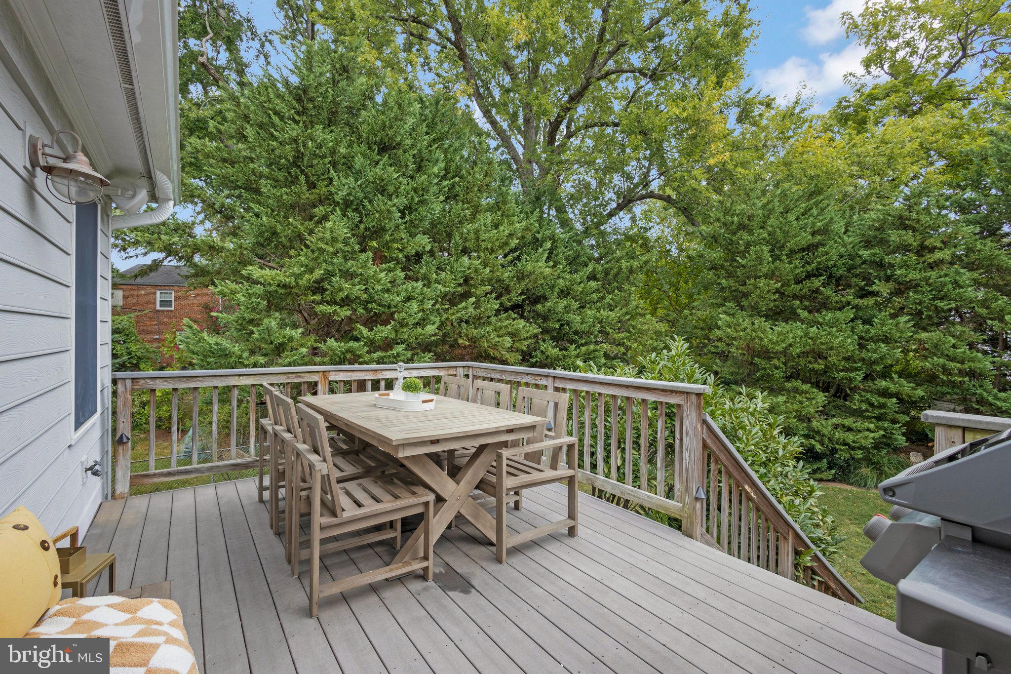 OVER LEE KNOLLS - Residential