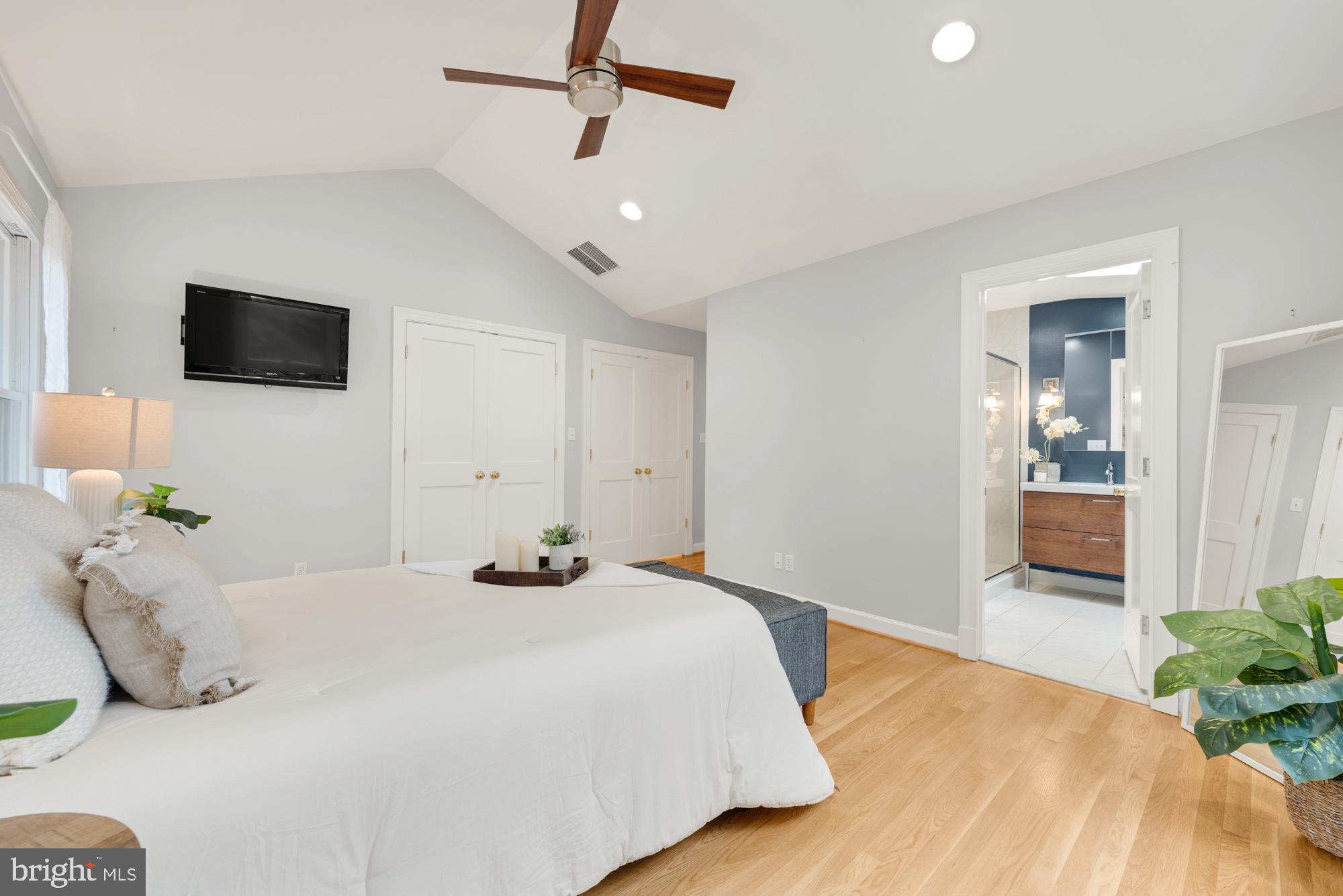 OVER LEE KNOLLS - Residential