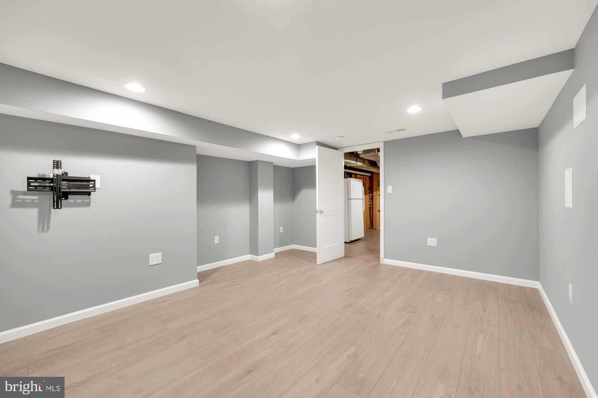 OVER LEE KNOLLS - Residential