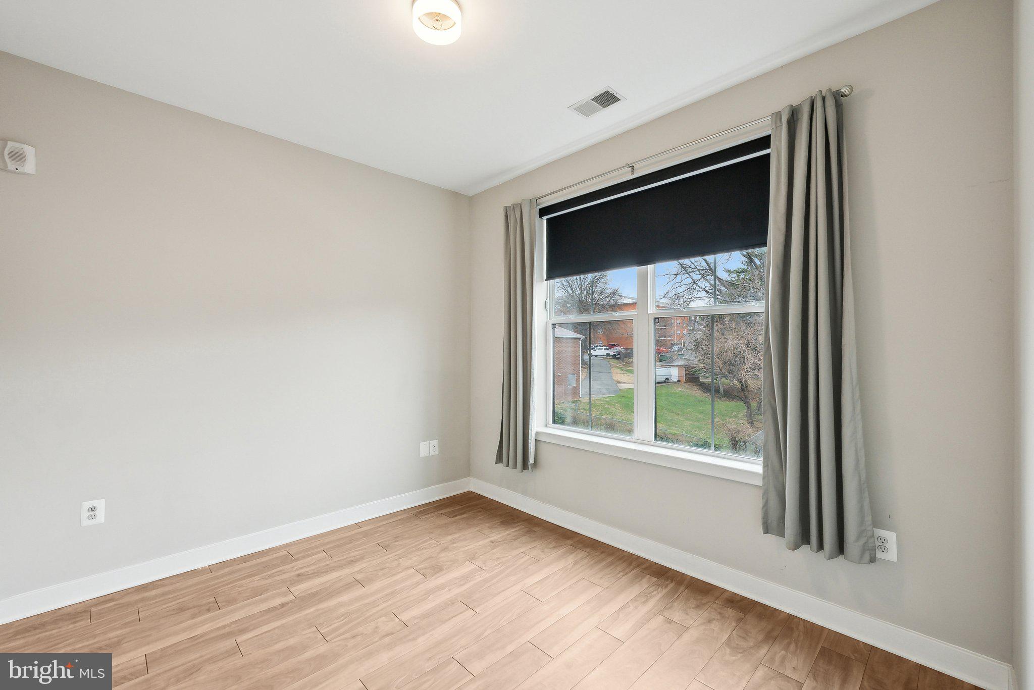 TRAFALGAR FLATS - Residential