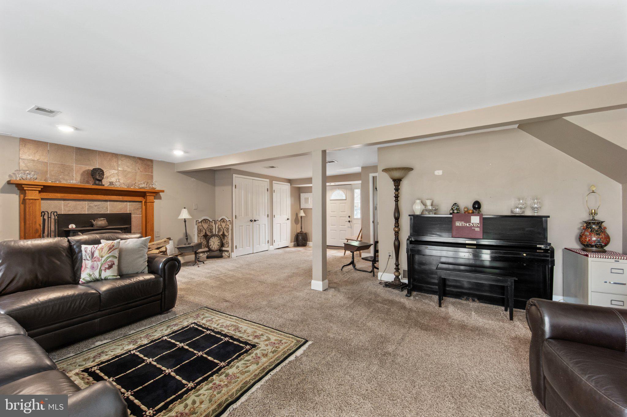 1043 DAVISVILLE ROAD