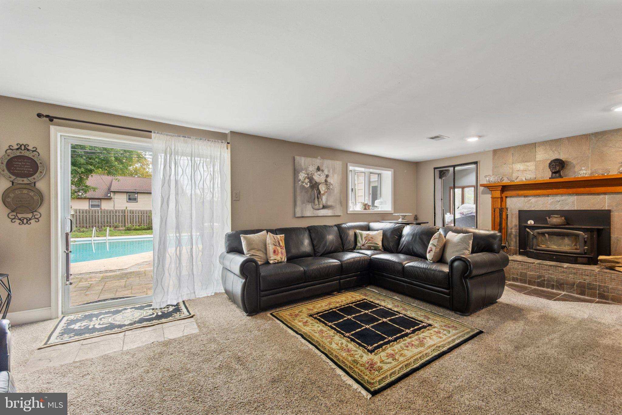 1043 DAVISVILLE ROAD