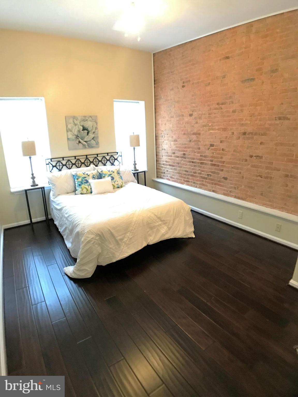 LOCUST POINT - Residential