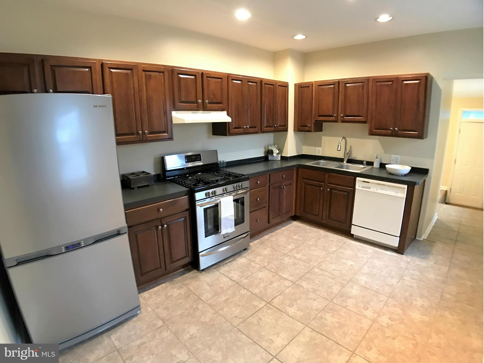 LOCUST POINT - Residential