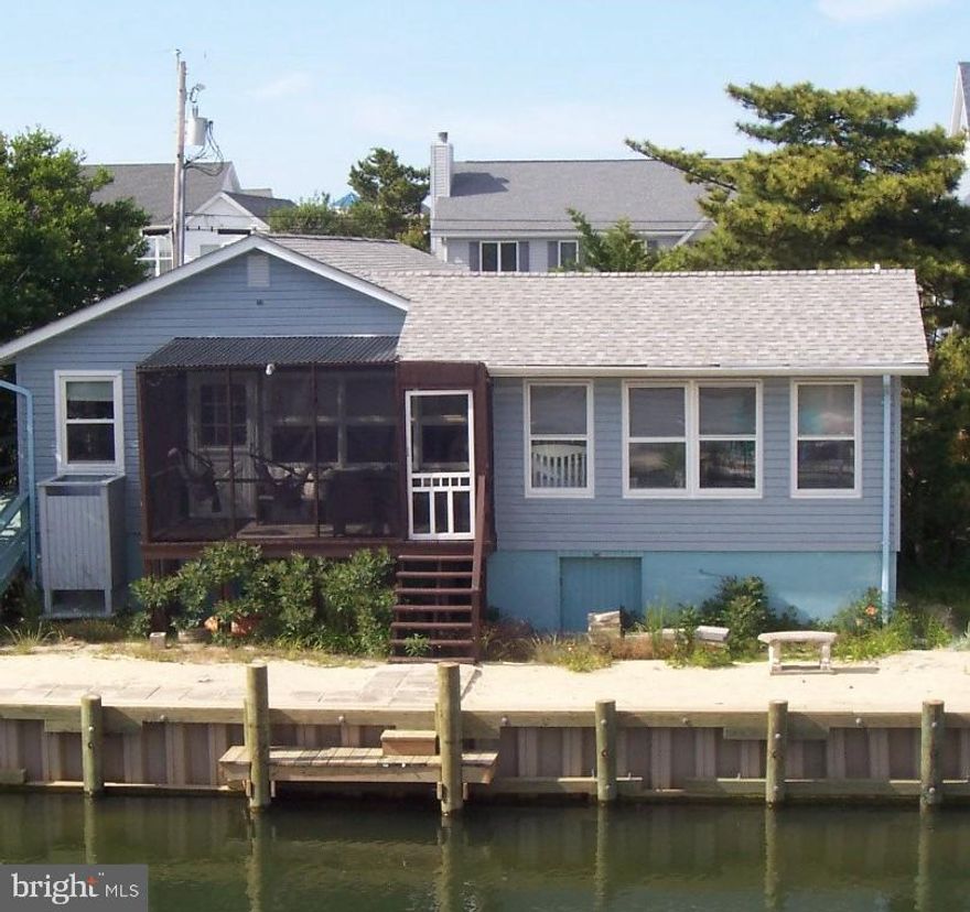 "Canal Front" 4 BR 2 1/2 BA Single Family Home in Caine Keys II  w/"Southern Exposure" - On Dead End  Street-New Bulkhead w/Pier 2023 - New Roof 2021 -Vinyl Siding-Tile Floors- Central AC System ( Serviced Twice yearly)- "Walking Distance to the Beach" !! - Perfect for Boating, Kayaking or Jet Skiing  from your Private Dock and Close to Shopping & Restaurants -Make this your" Beach Home" !!