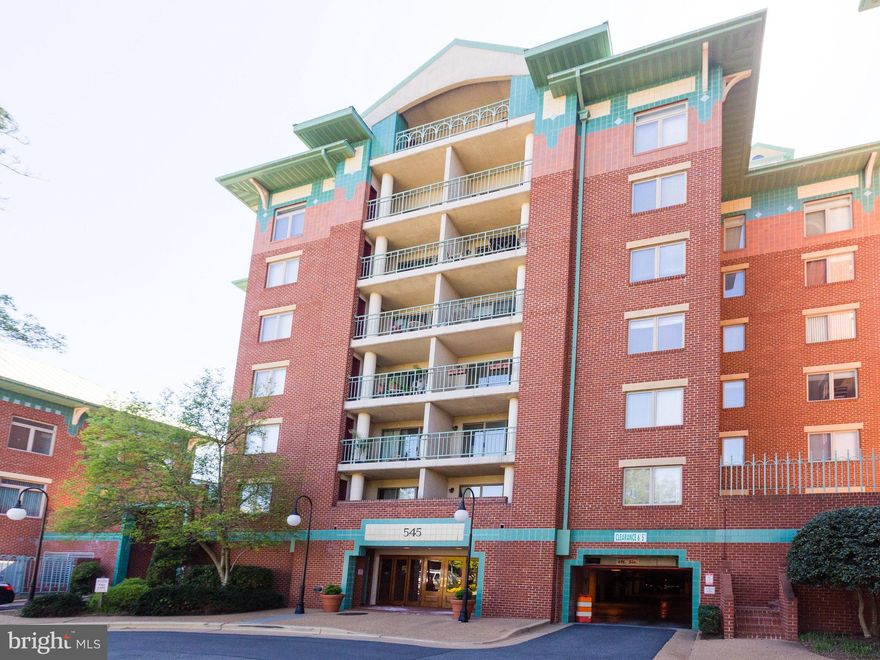 Commuters Dream Location, steps away from the Braddock Rd Metro. Minutes to Old Town, Pentagon, DC, Shops & Restaurants. Renovated Kitchen w/Granite Counters, Pergo Wood Floors Throughout, Garage Parking. Rare 3 Bedroom.