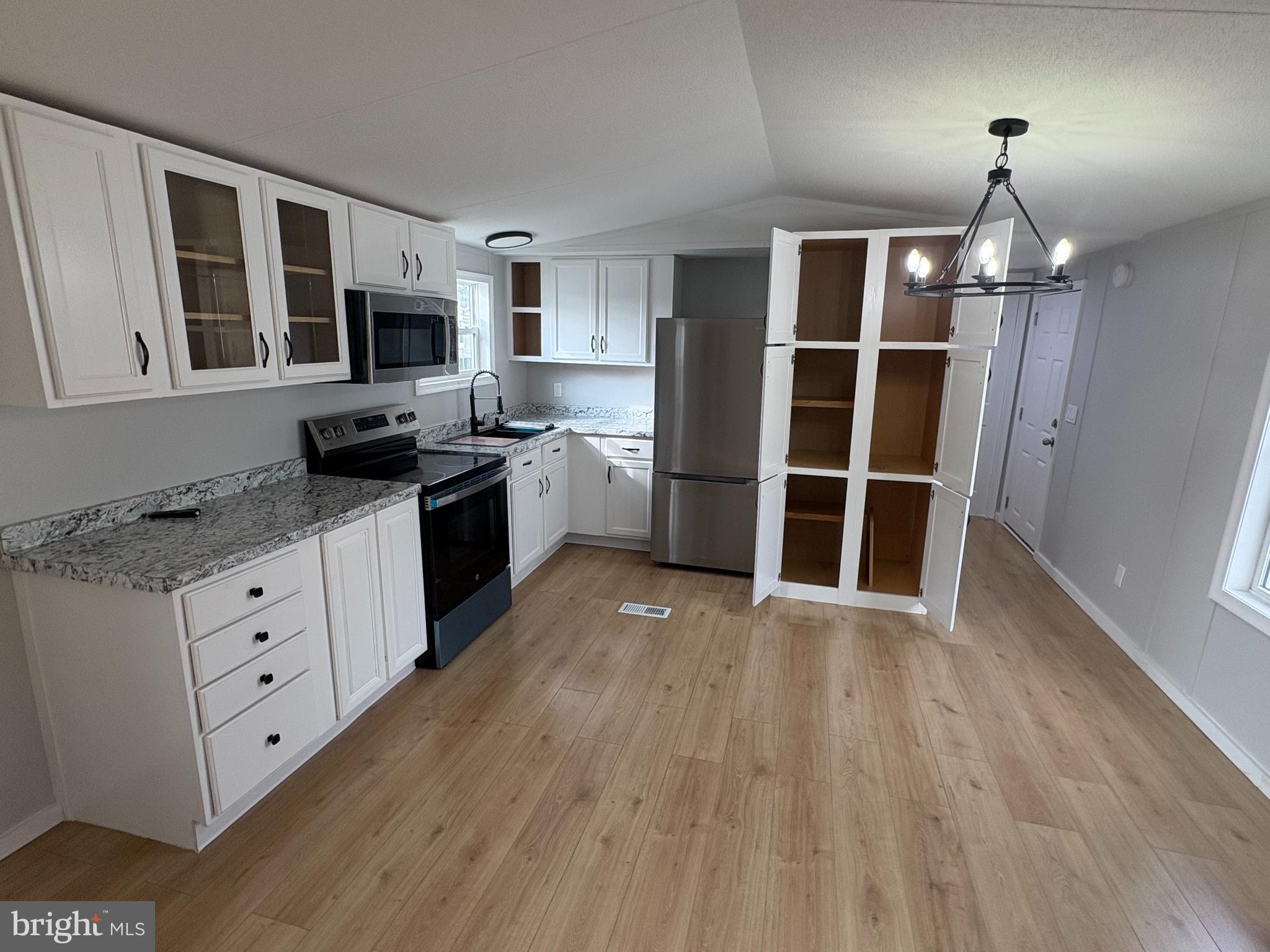 PINEWOOD ACRE - Residential