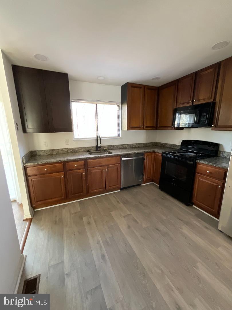 WOODSTREAM VILLAGE PLAT - Residential Lease