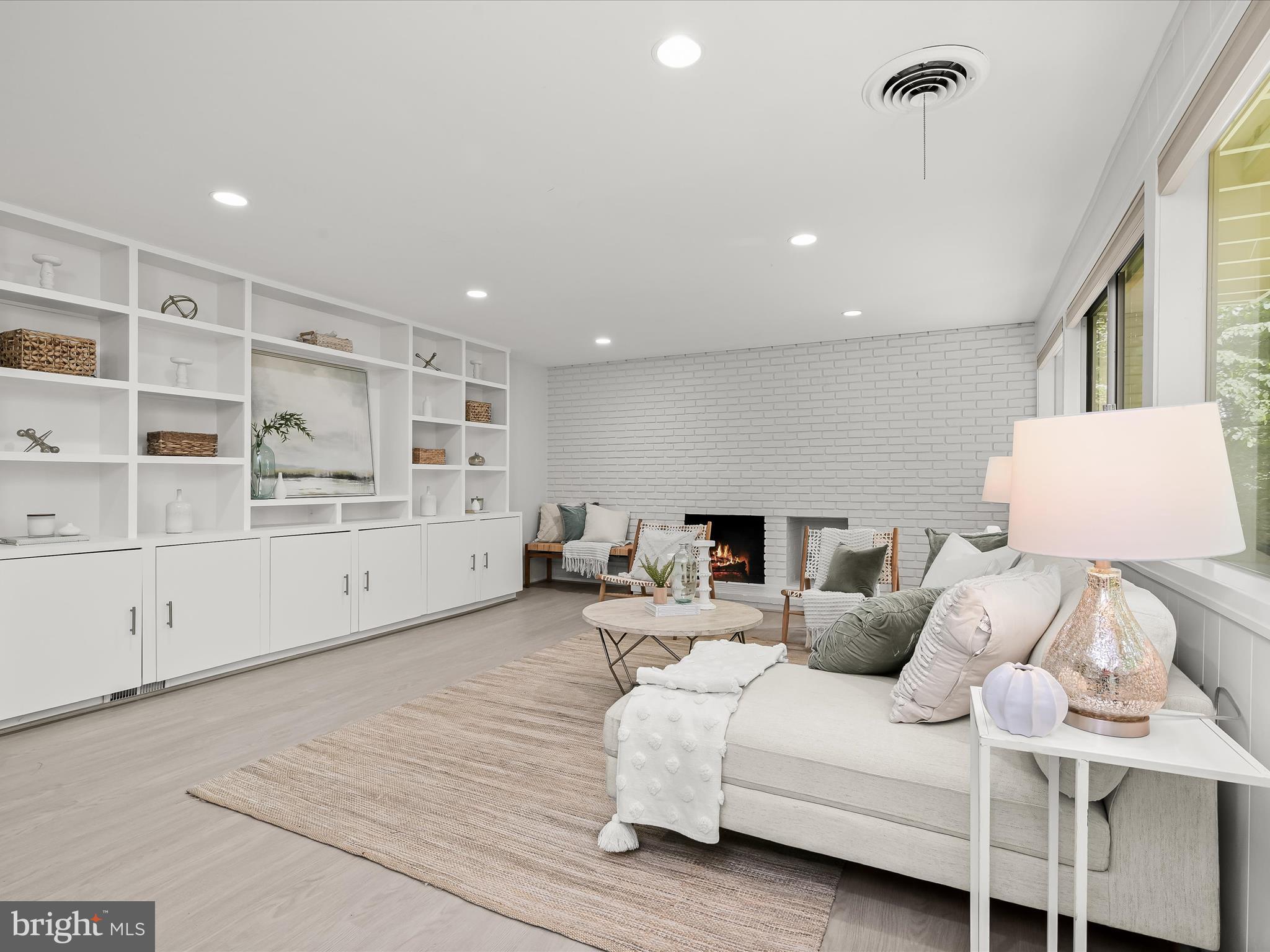 CARDEROCK SPRINGS - Residential