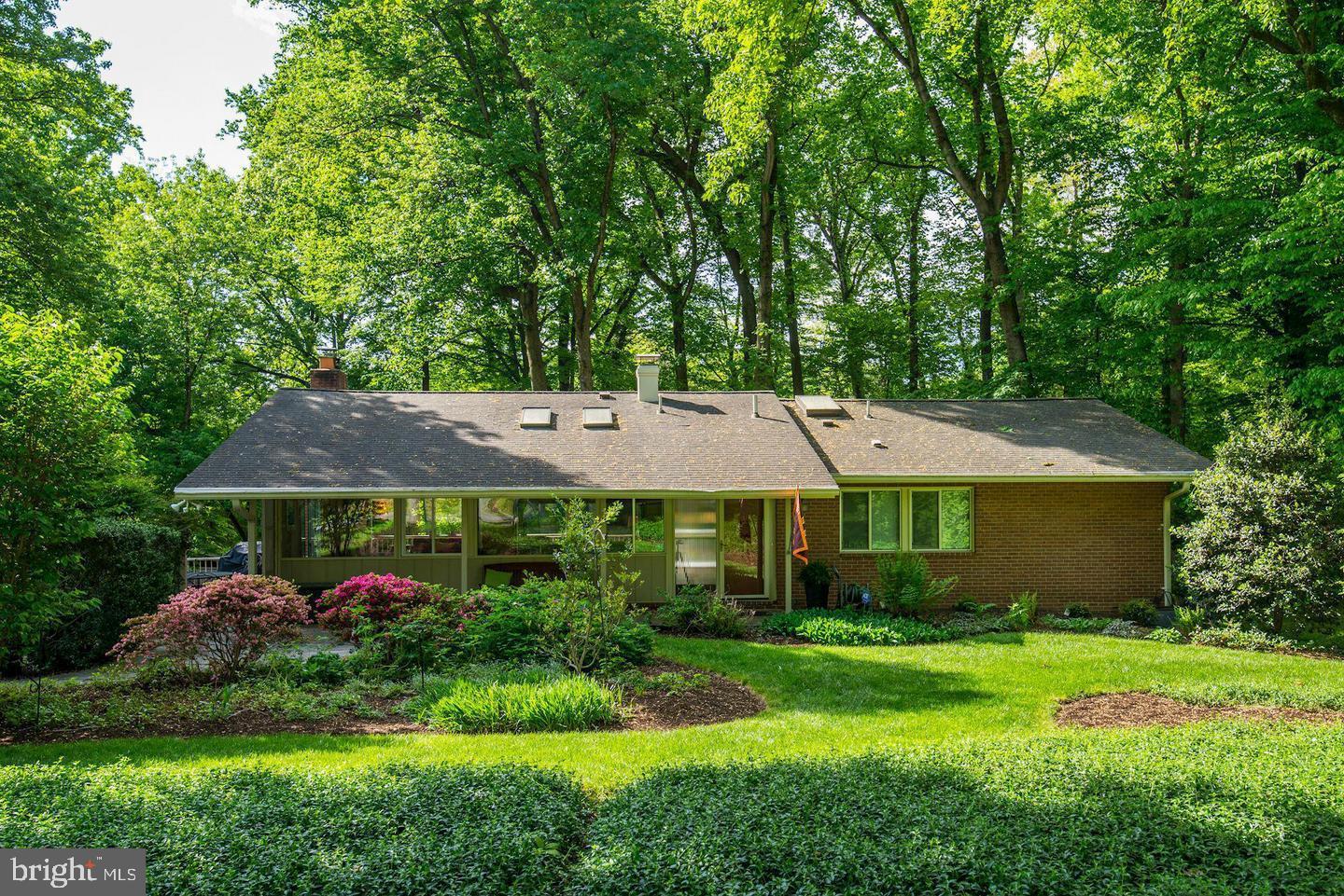 CARDEROCK SPRINGS - Residential