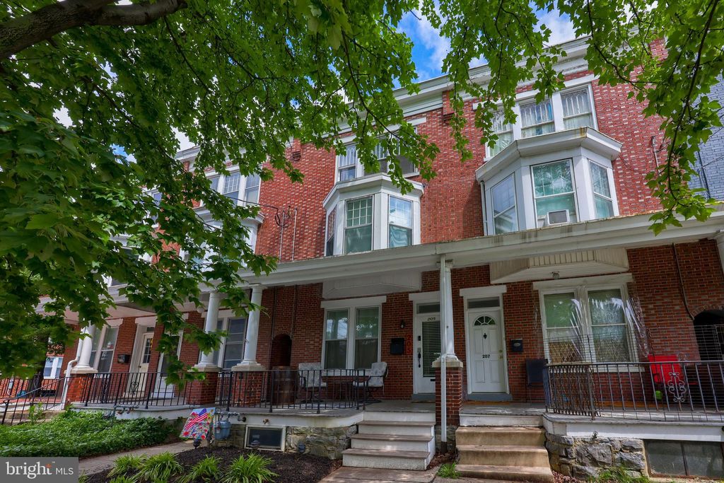 Photo of 205 E ROSS ST, LANCASTER, PA 17602 (MLS # PALA2038226)