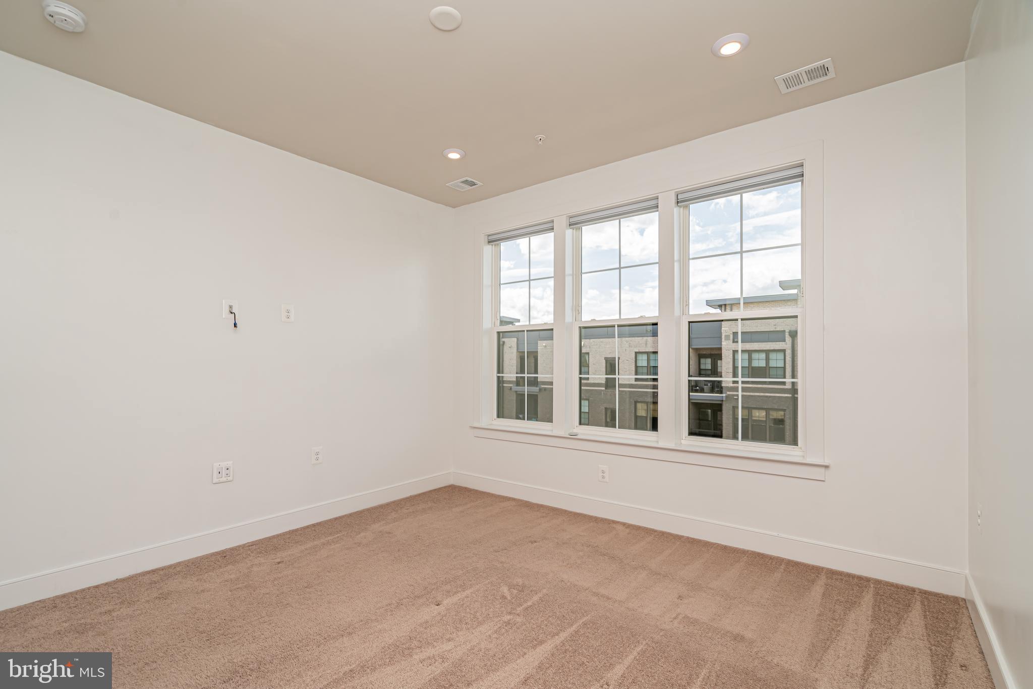 METROPARK AT ARROWBROOK - Residential