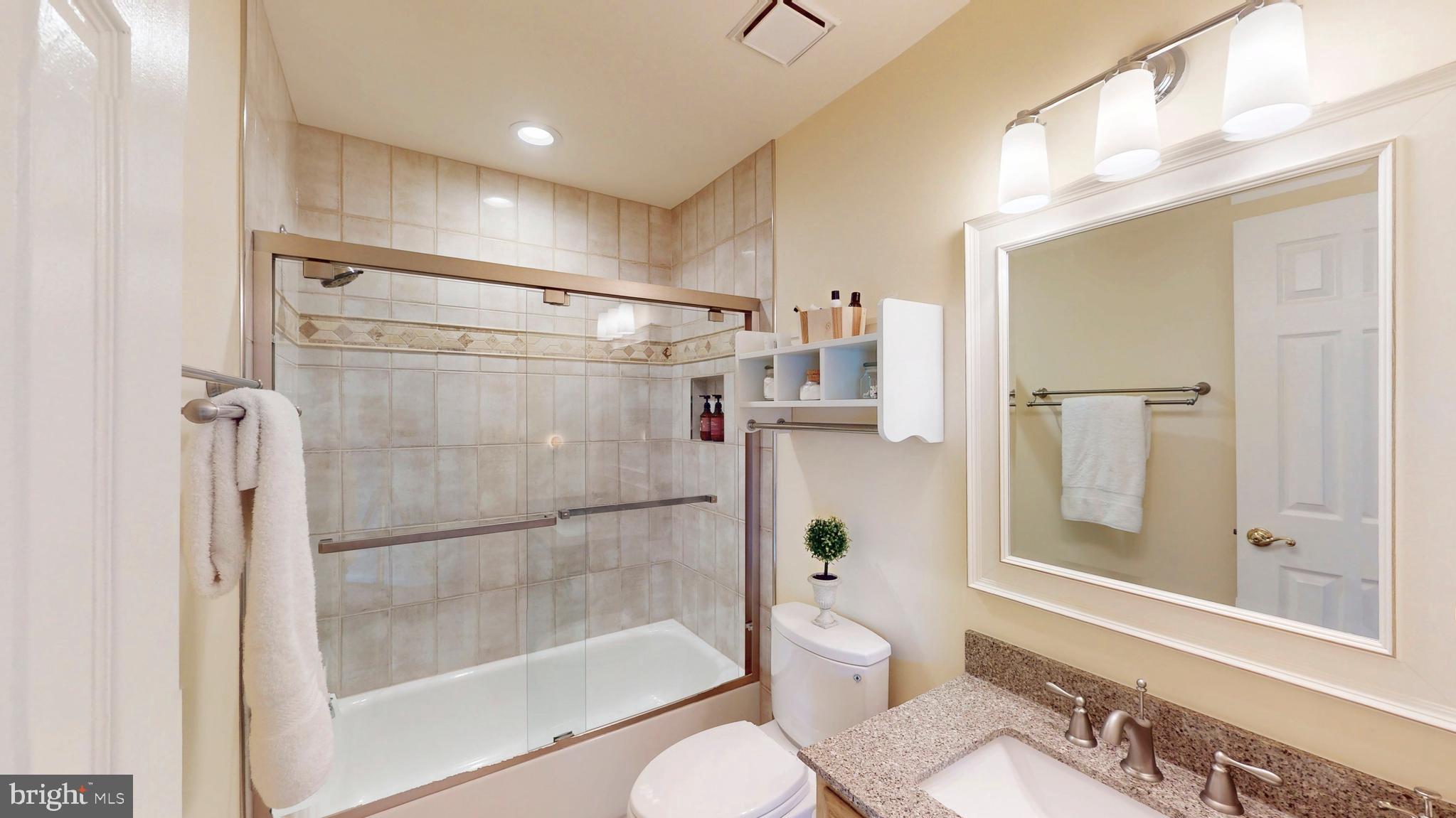 LOWES ISLAND - Residential