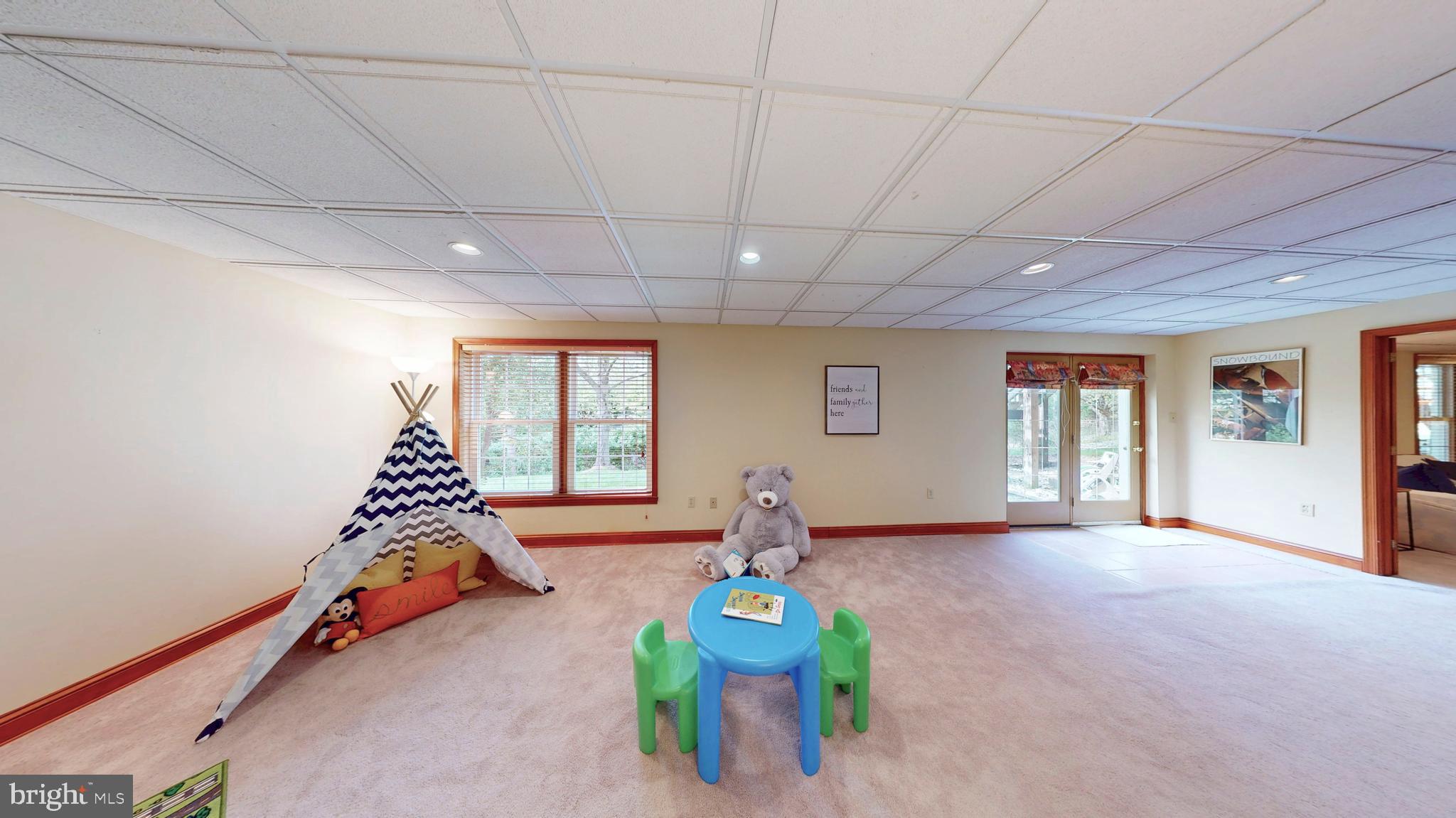 LOWES ISLAND - Residential