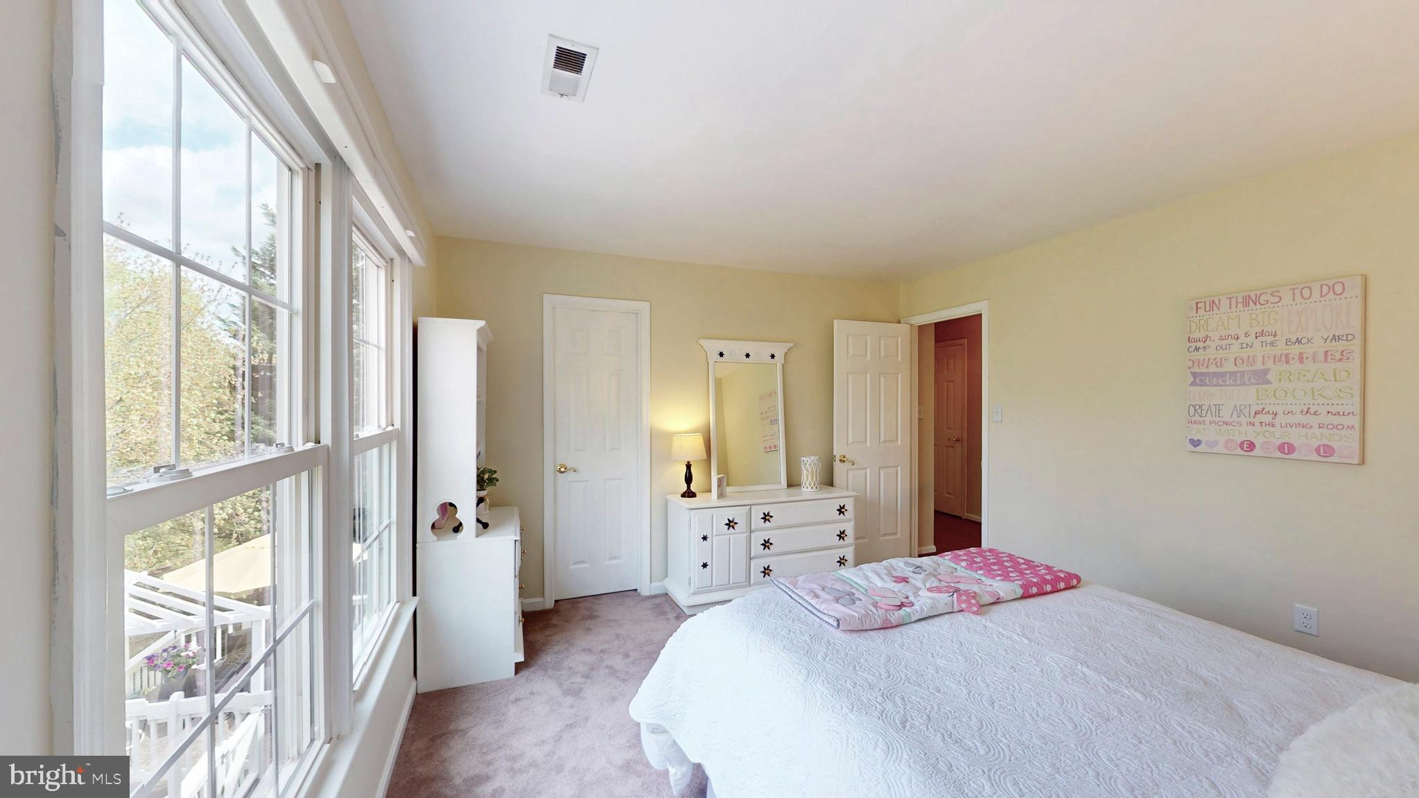 LOWES ISLAND - Residential