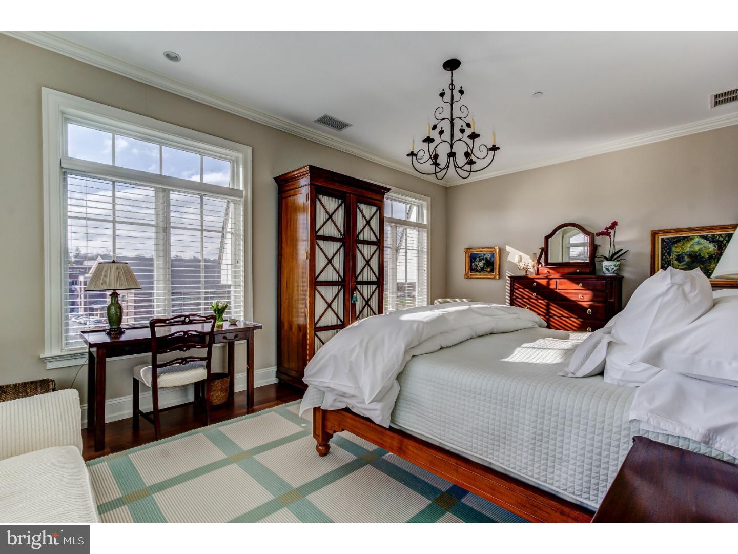 LOUELLA - Residential