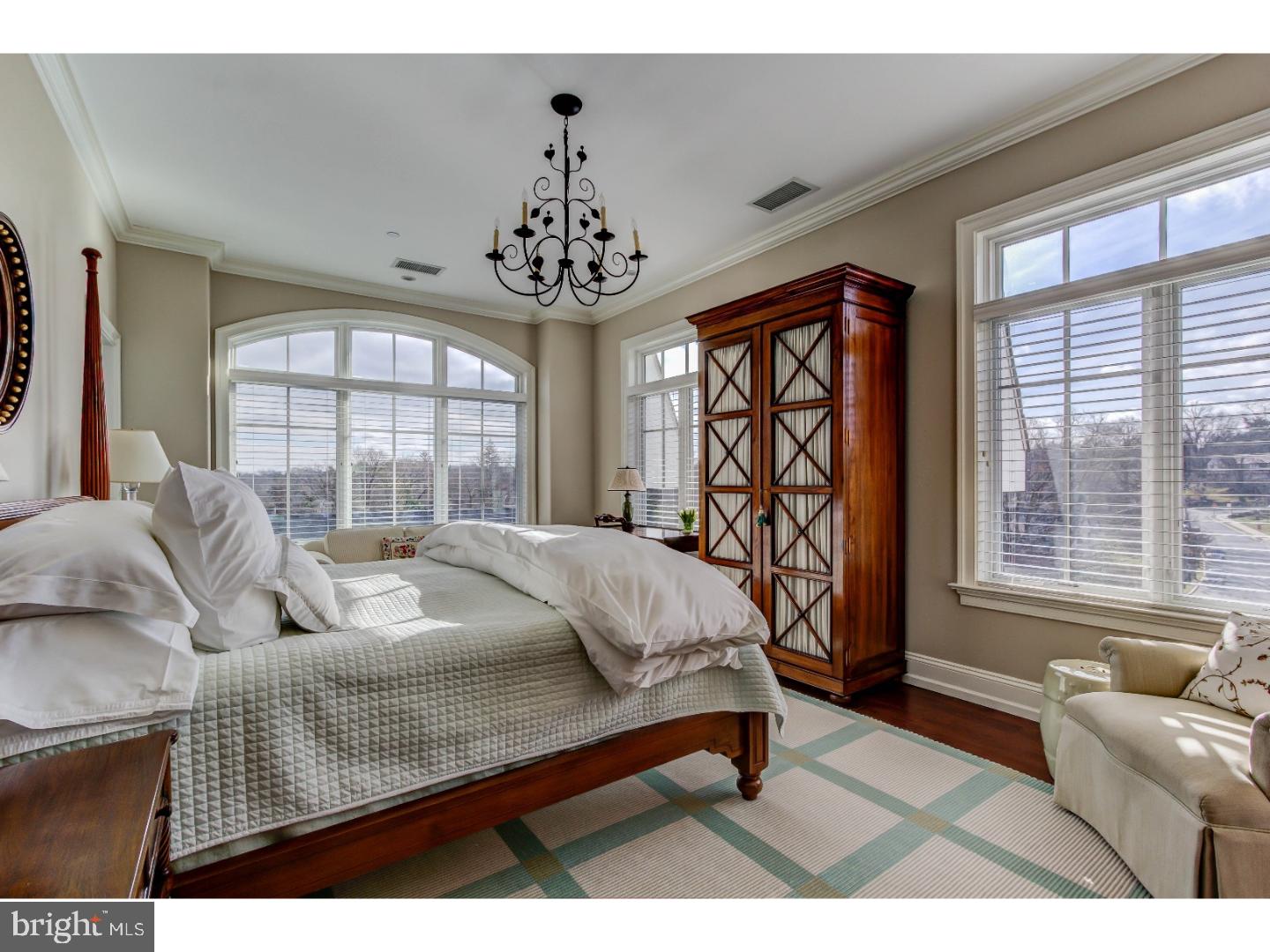 LOUELLA - Residential