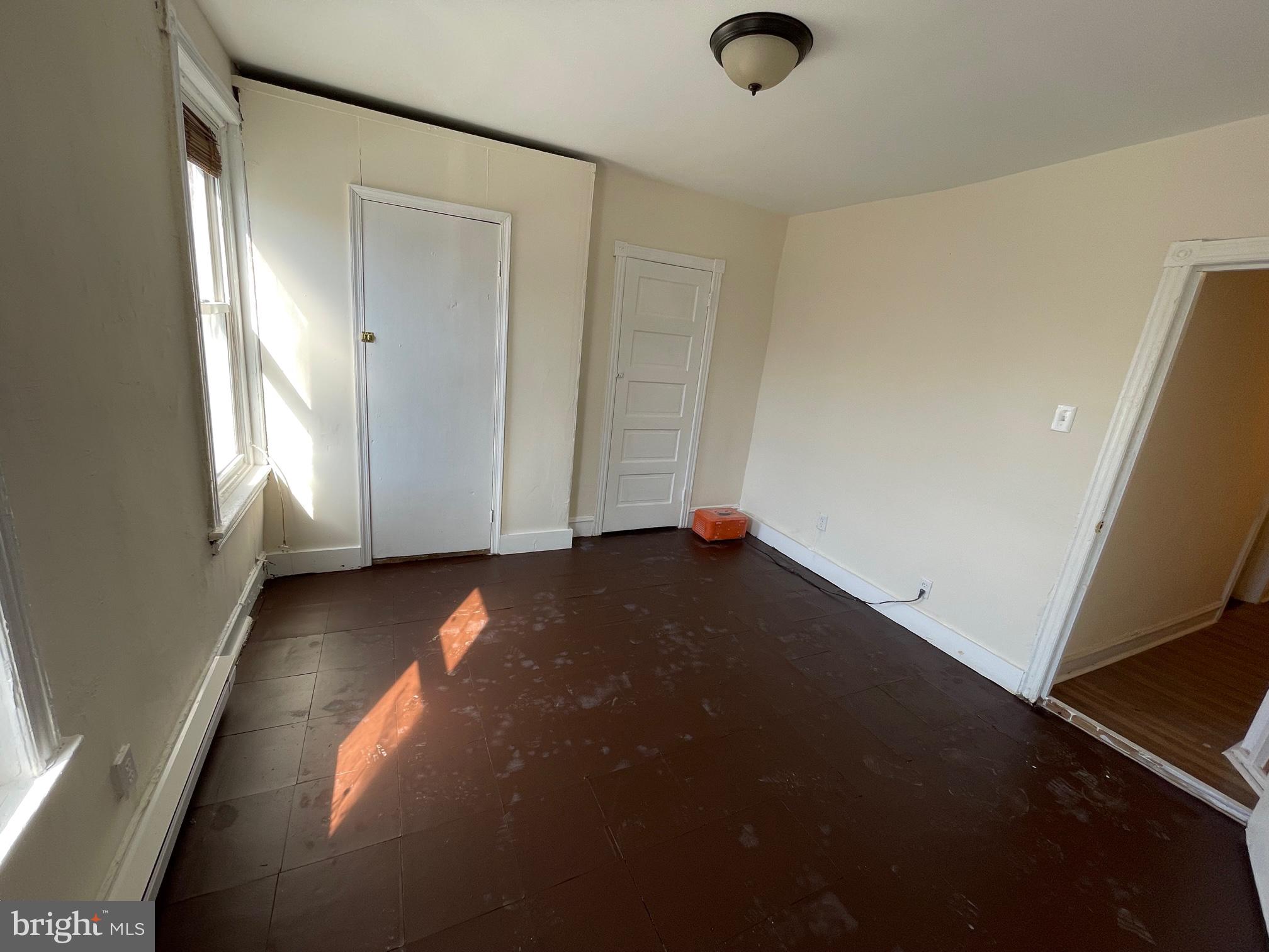 735 W RUSSELL STREET