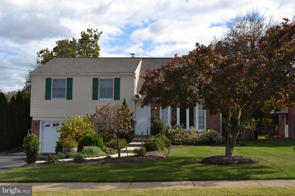 Photo of 409 Melvin Drive, BROOKHAVEN, PA 19015 (MLS # PADE2103234)