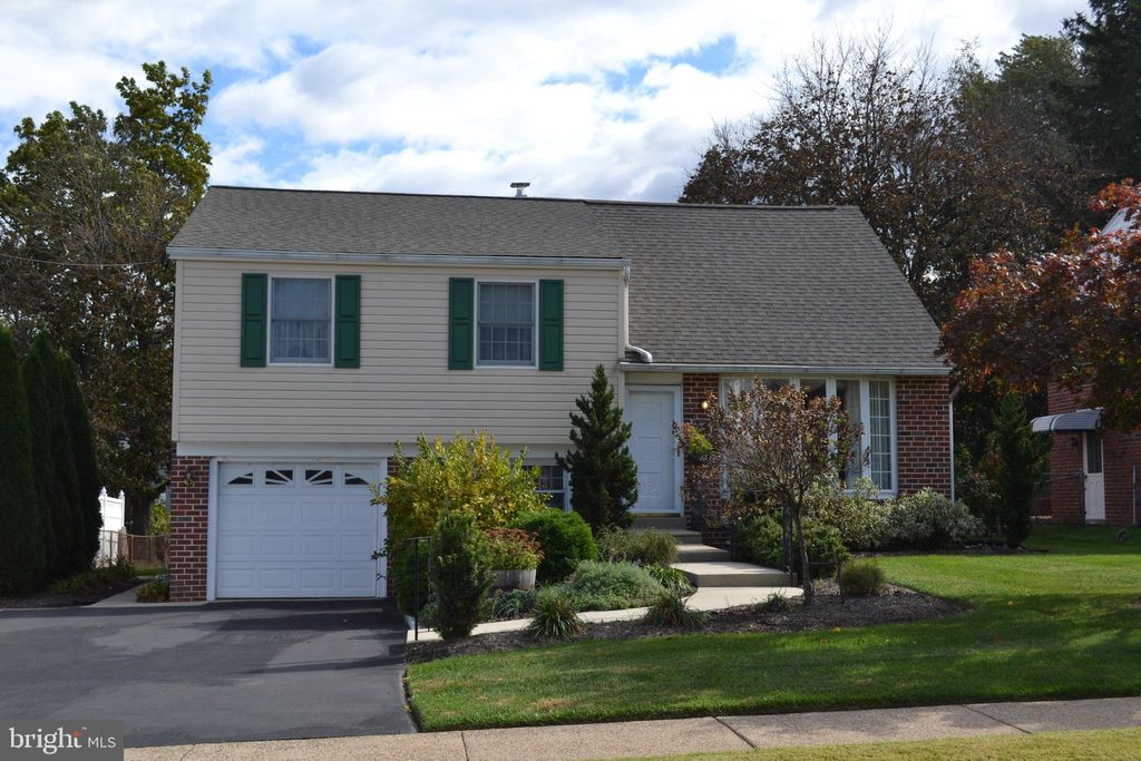 Photo of 409 Melvin Drive, BROOKHAVEN, PA 19015 (MLS # PADE2103234)