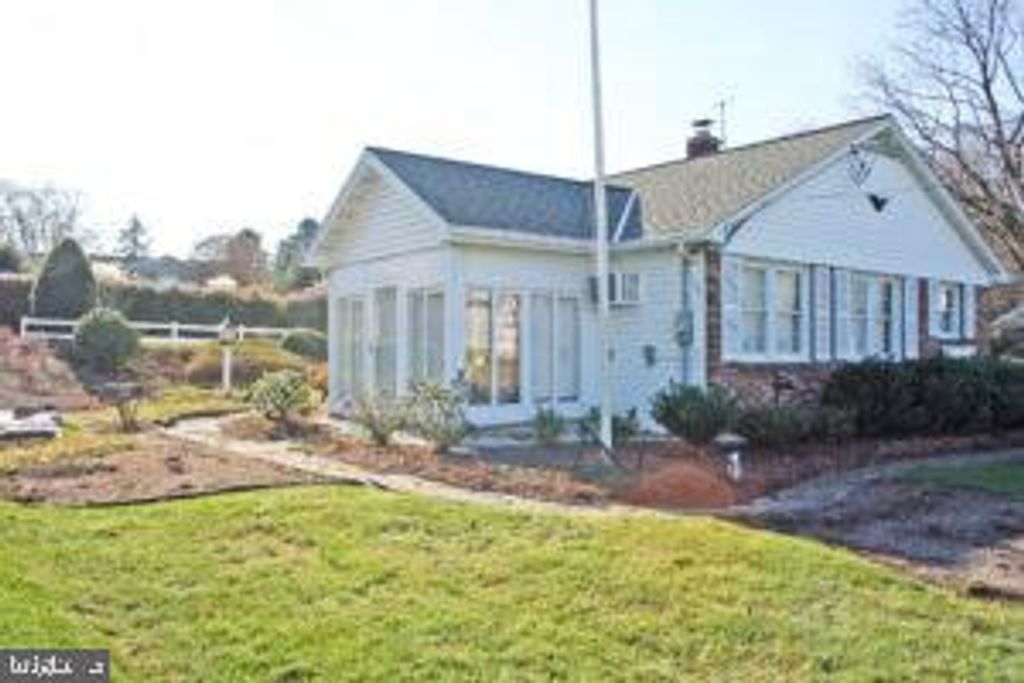 Photo of 106 E WOODS DR, LITITZ, PA 17543 (MLS # PALA2028594)