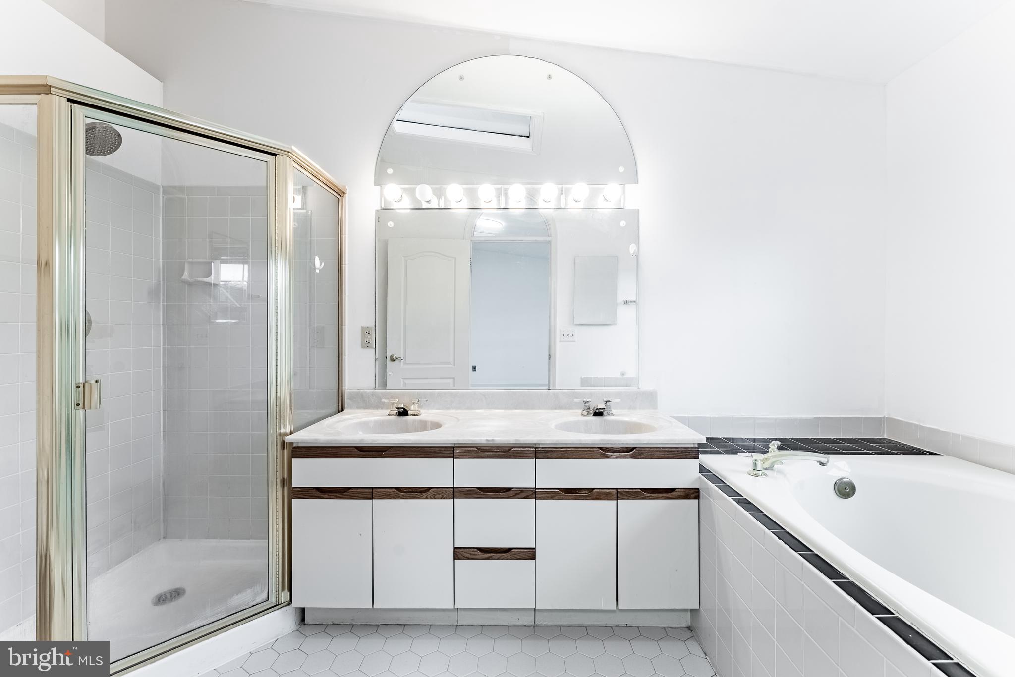 MERRY OAKS - Residential