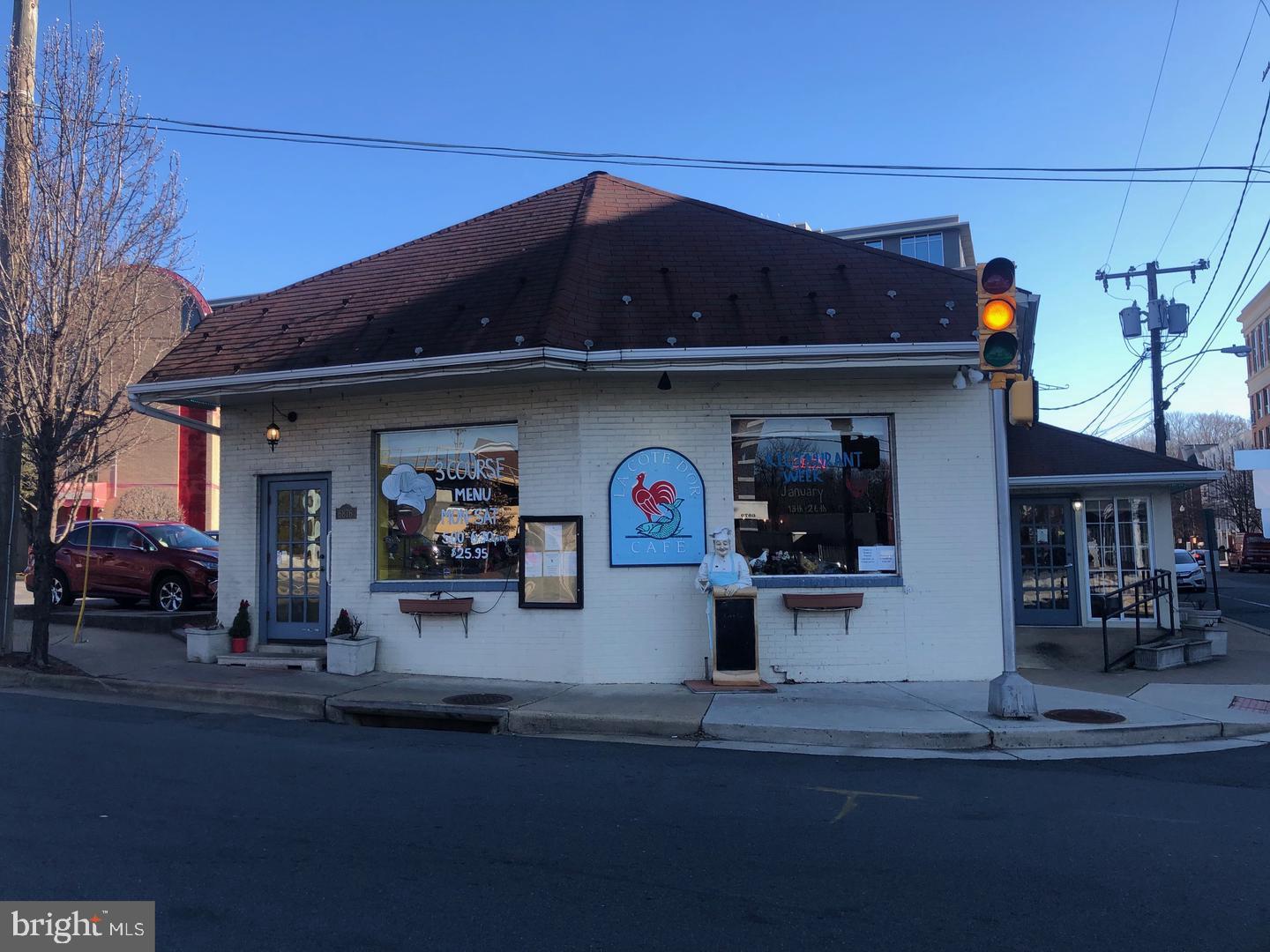 FALLS STATION - Residential Lease