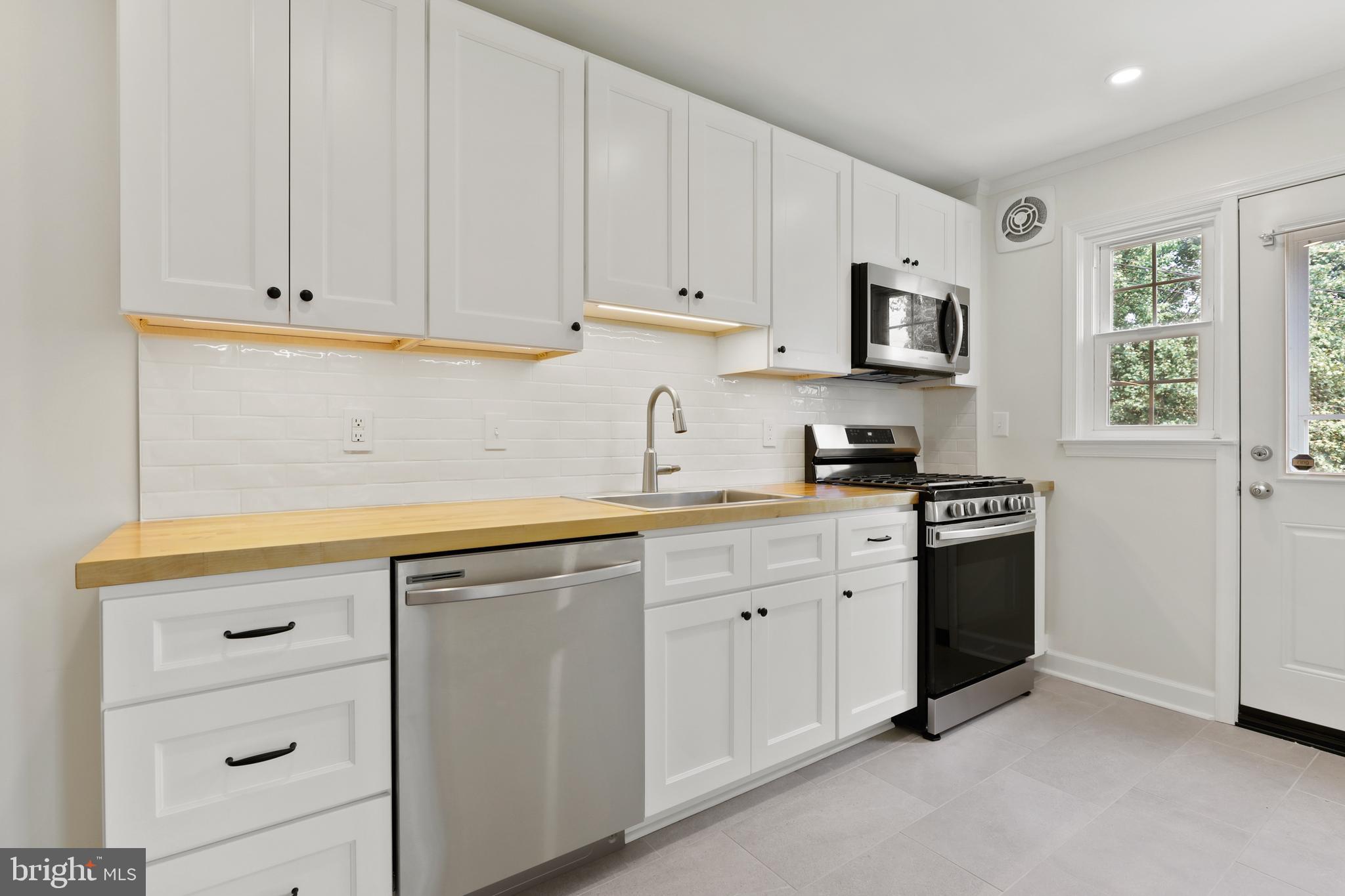 KNETTISHALL - Residential Lease