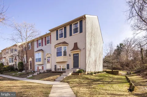 7319 Rhondda Drive, Lorton, VA MLS: VAFX2221584