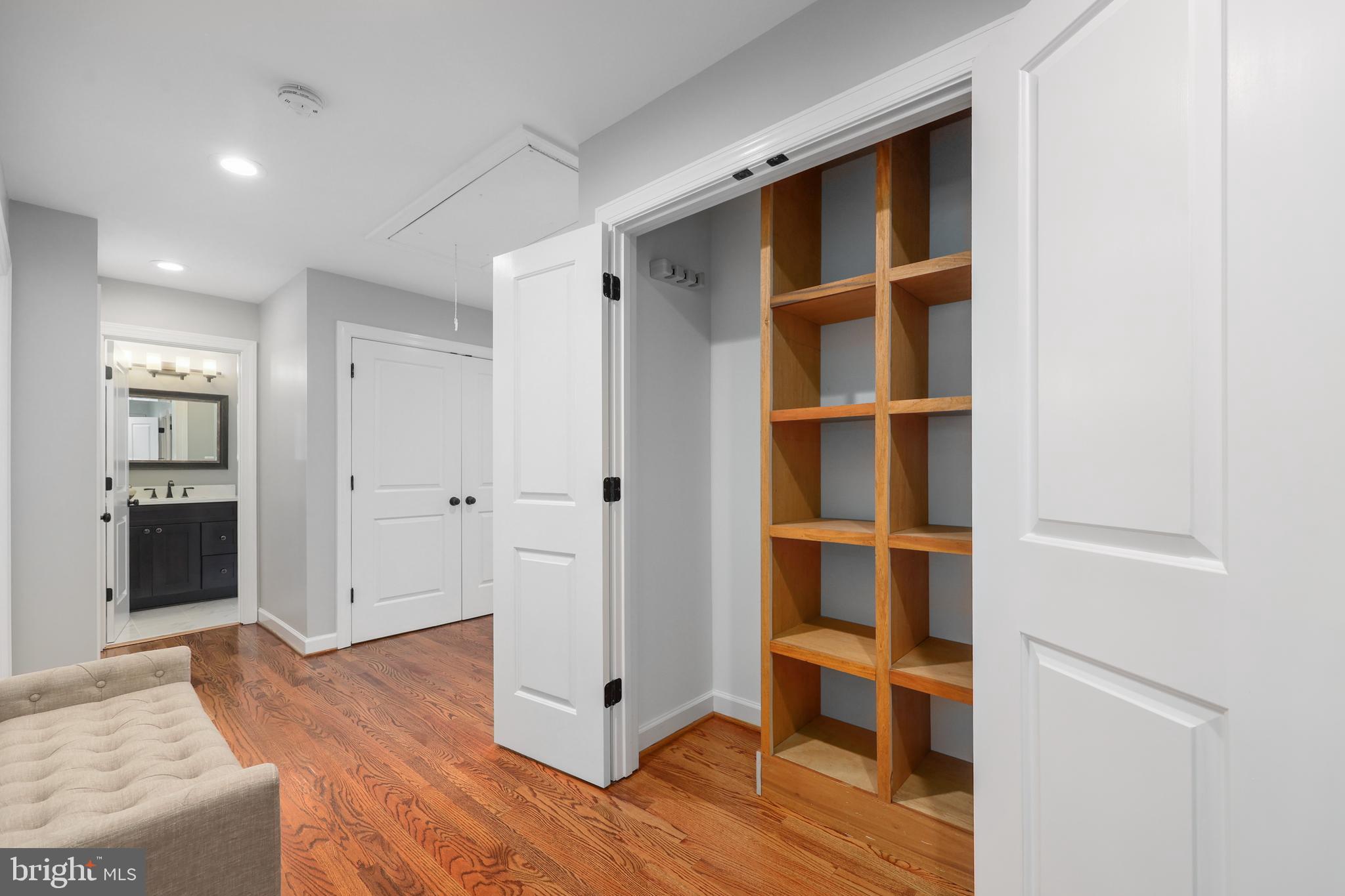 MANTUA HILLS - Residential