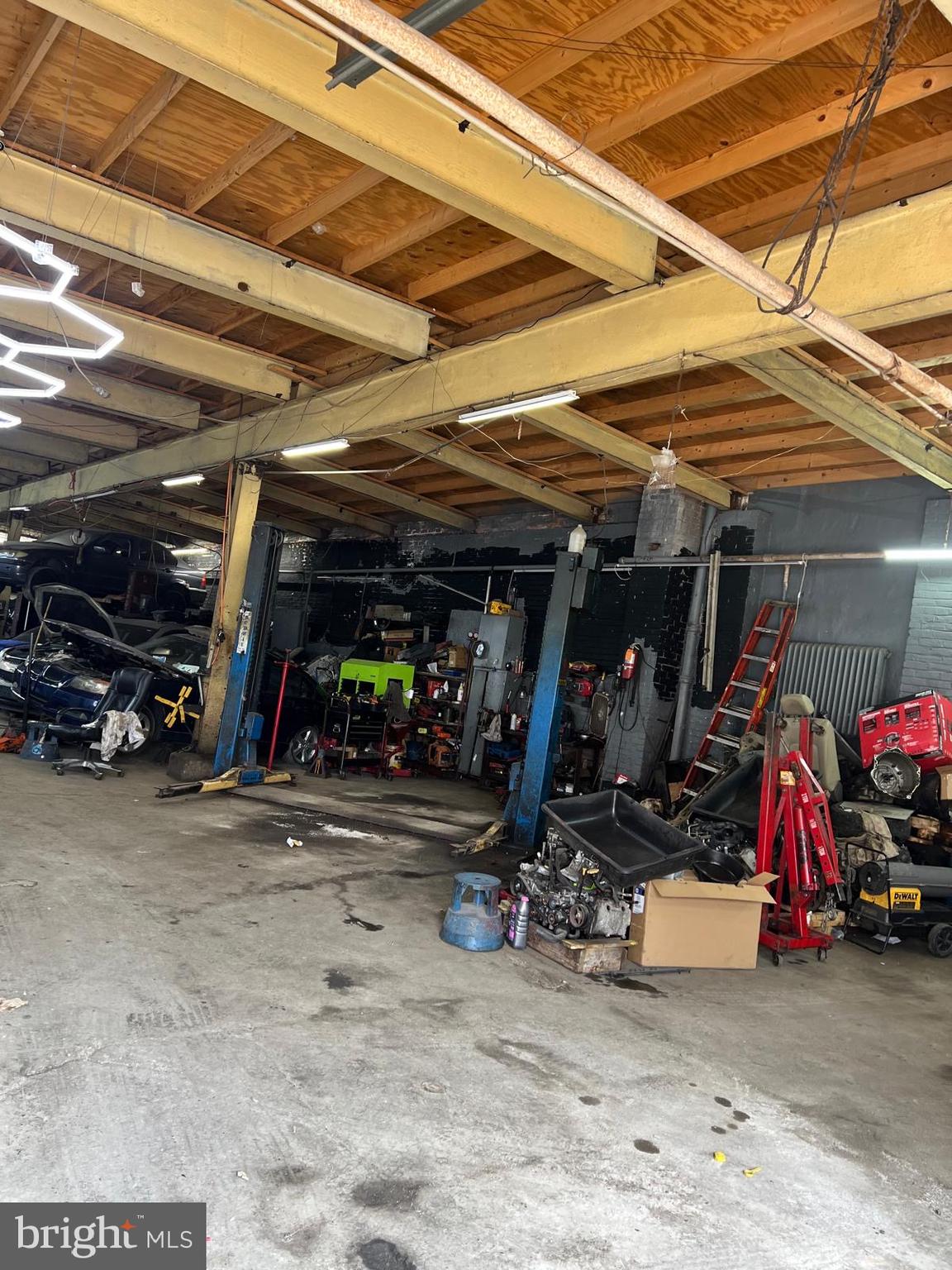 NORTHERN LIBERTIES - Commercial Lease