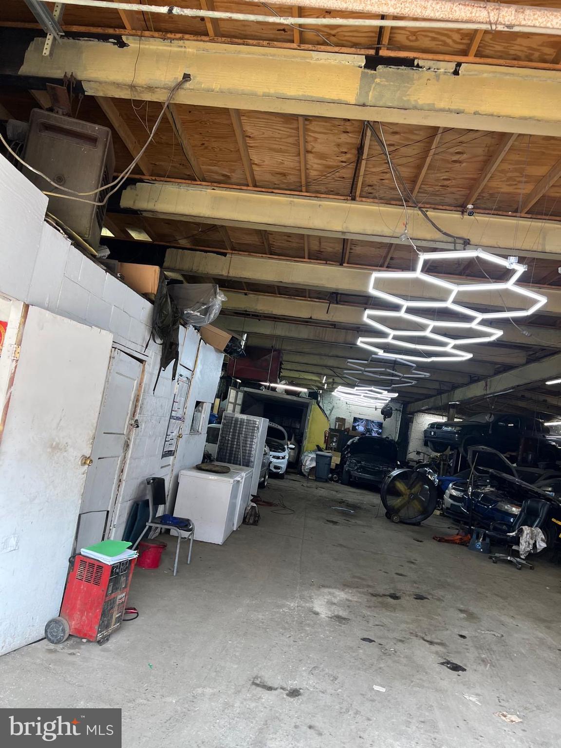 NORTHERN LIBERTIES - Commercial Lease