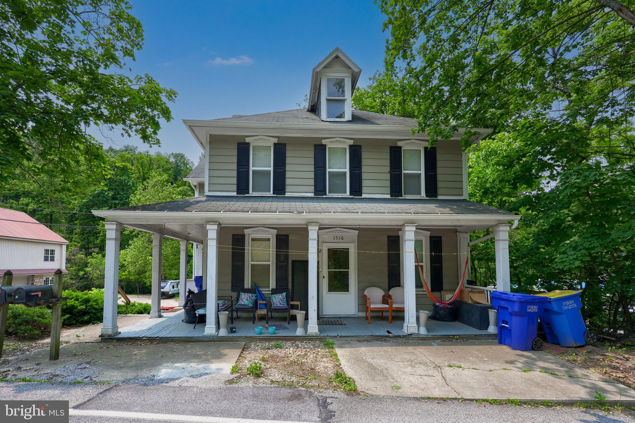 Rare opportunity 3 unit in Suburban SD. Tenant occupied with well under market rents. Off-street parking, separately metered electric.