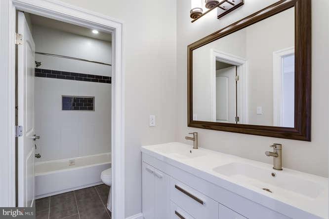 DEVON PARK - Residential