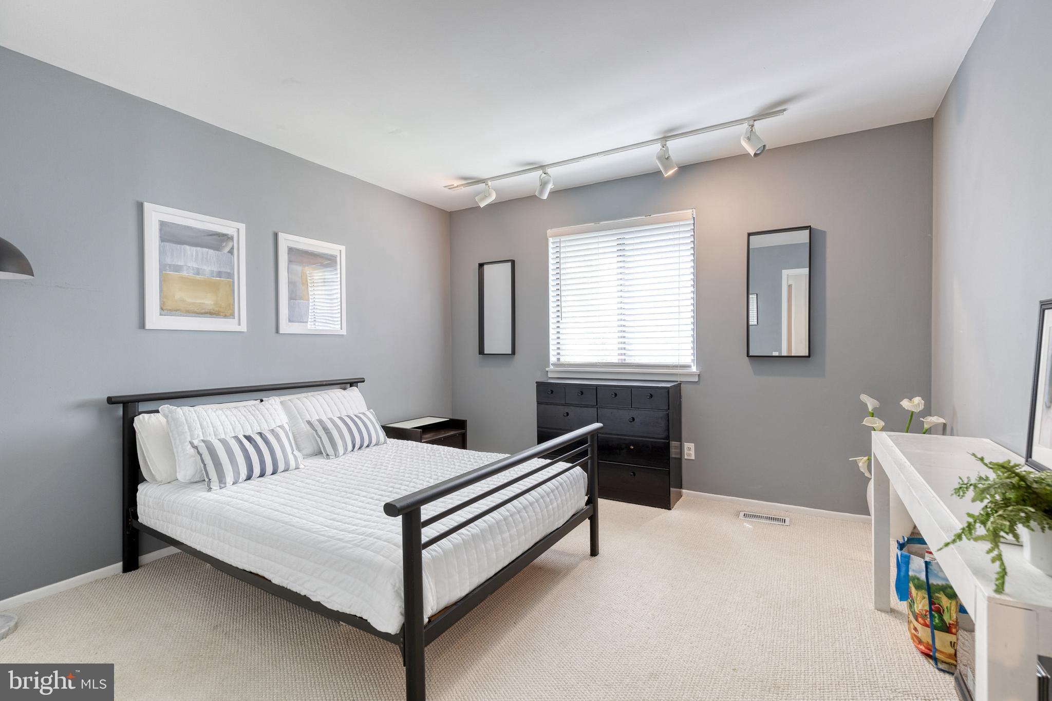 VALLEY HILLS - Residential