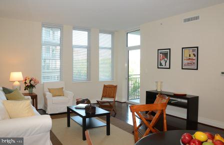 ONE PARK CREST - Residential