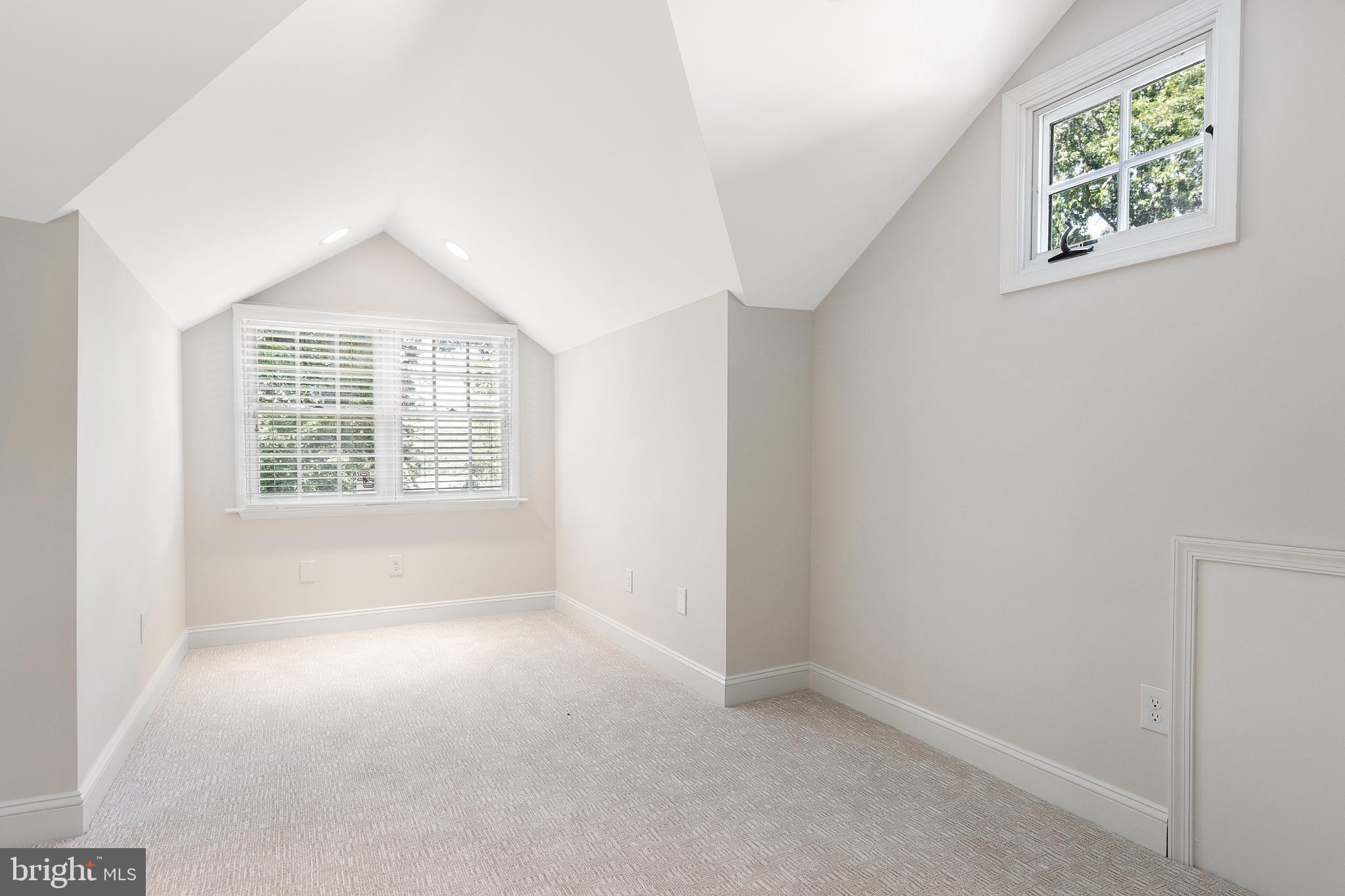 ROSE TREE ESTS - Residential