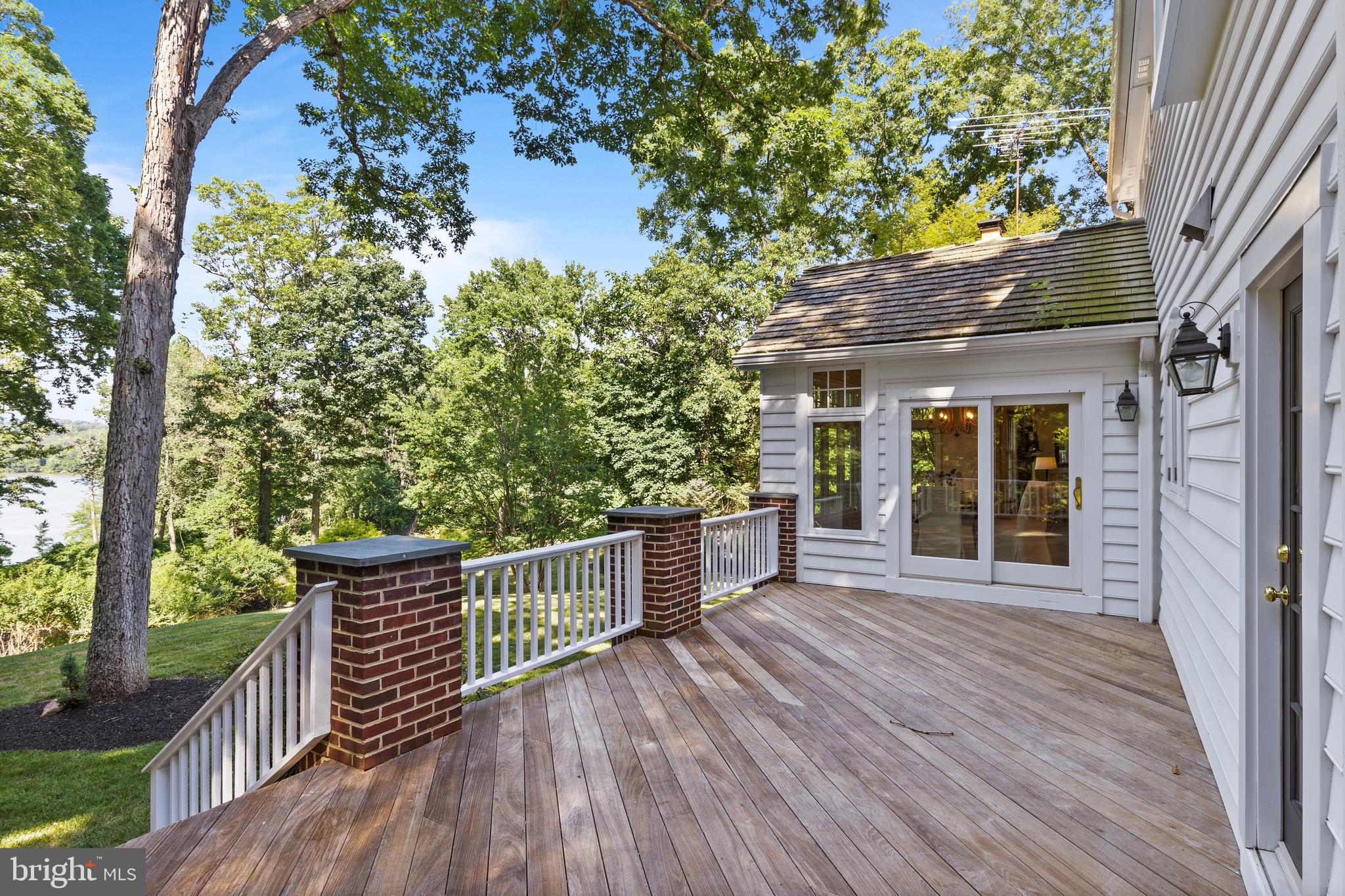 ROSE TREE ESTS - Residential