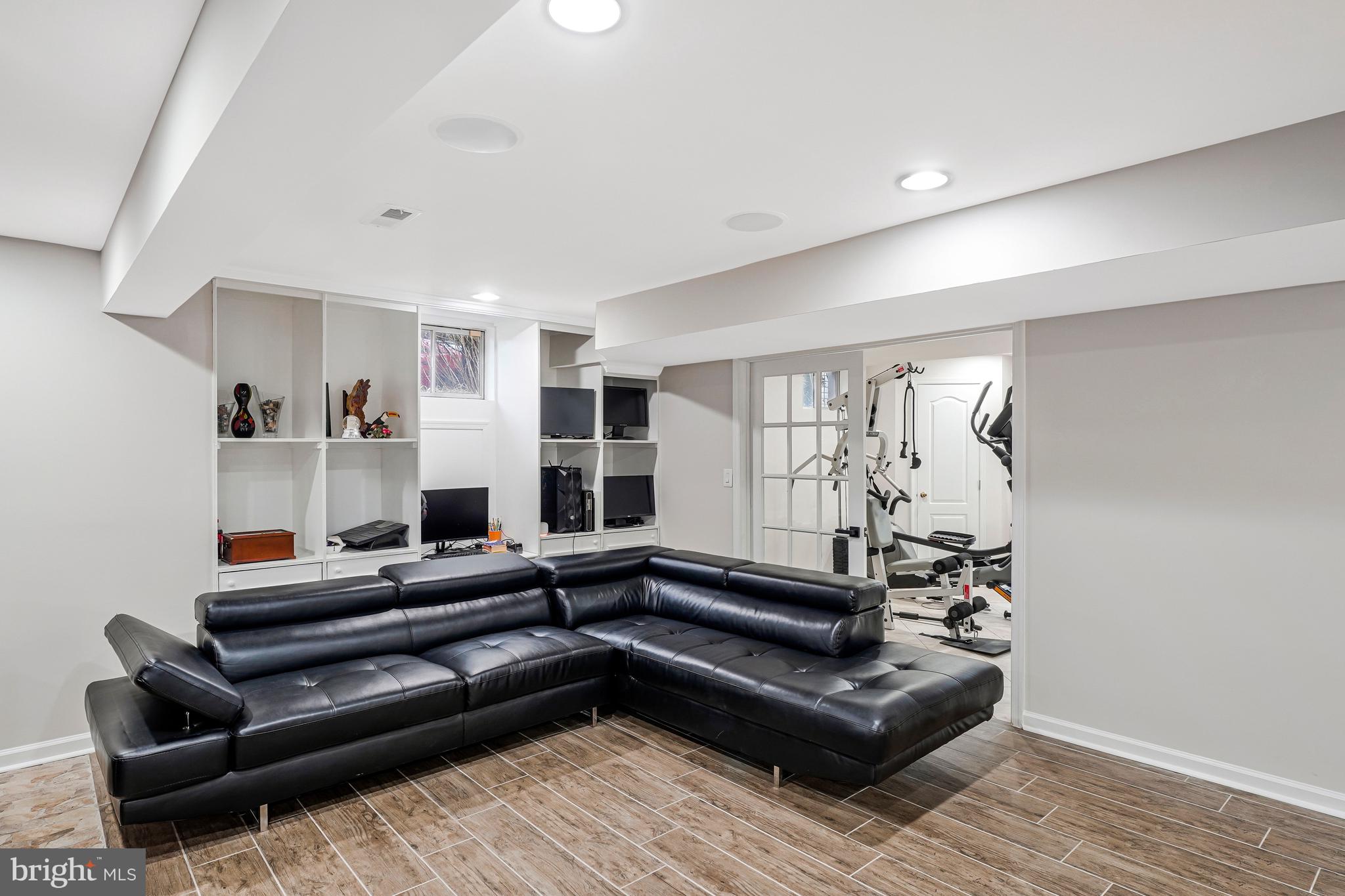 CENTURY OAK - Residential