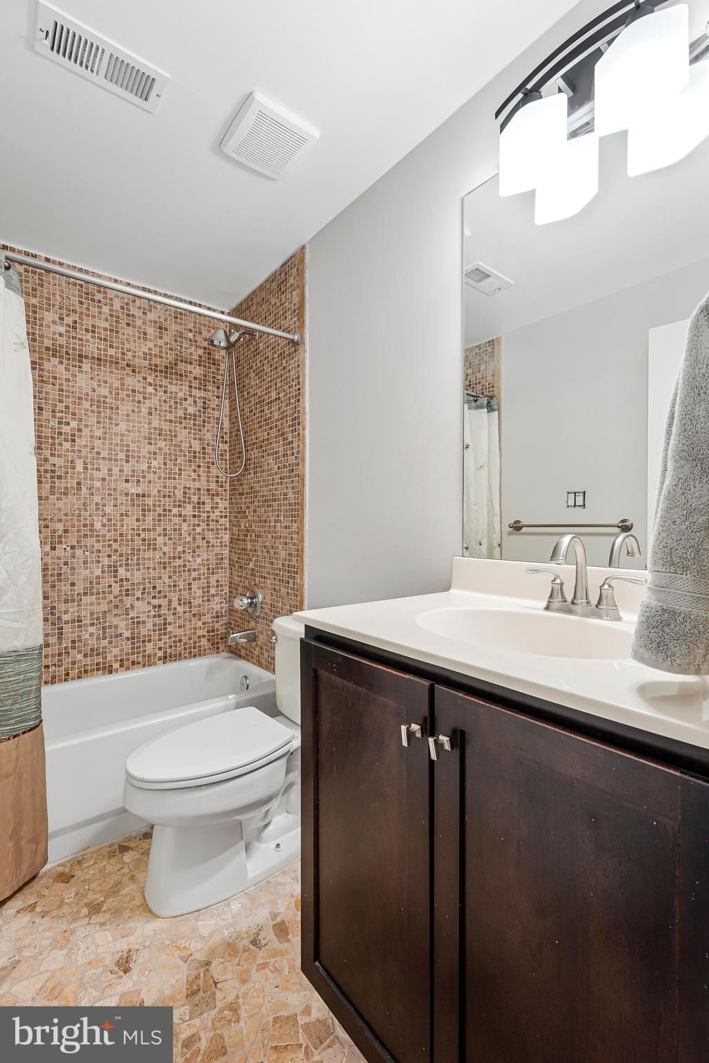 CENTURY OAK - Residential